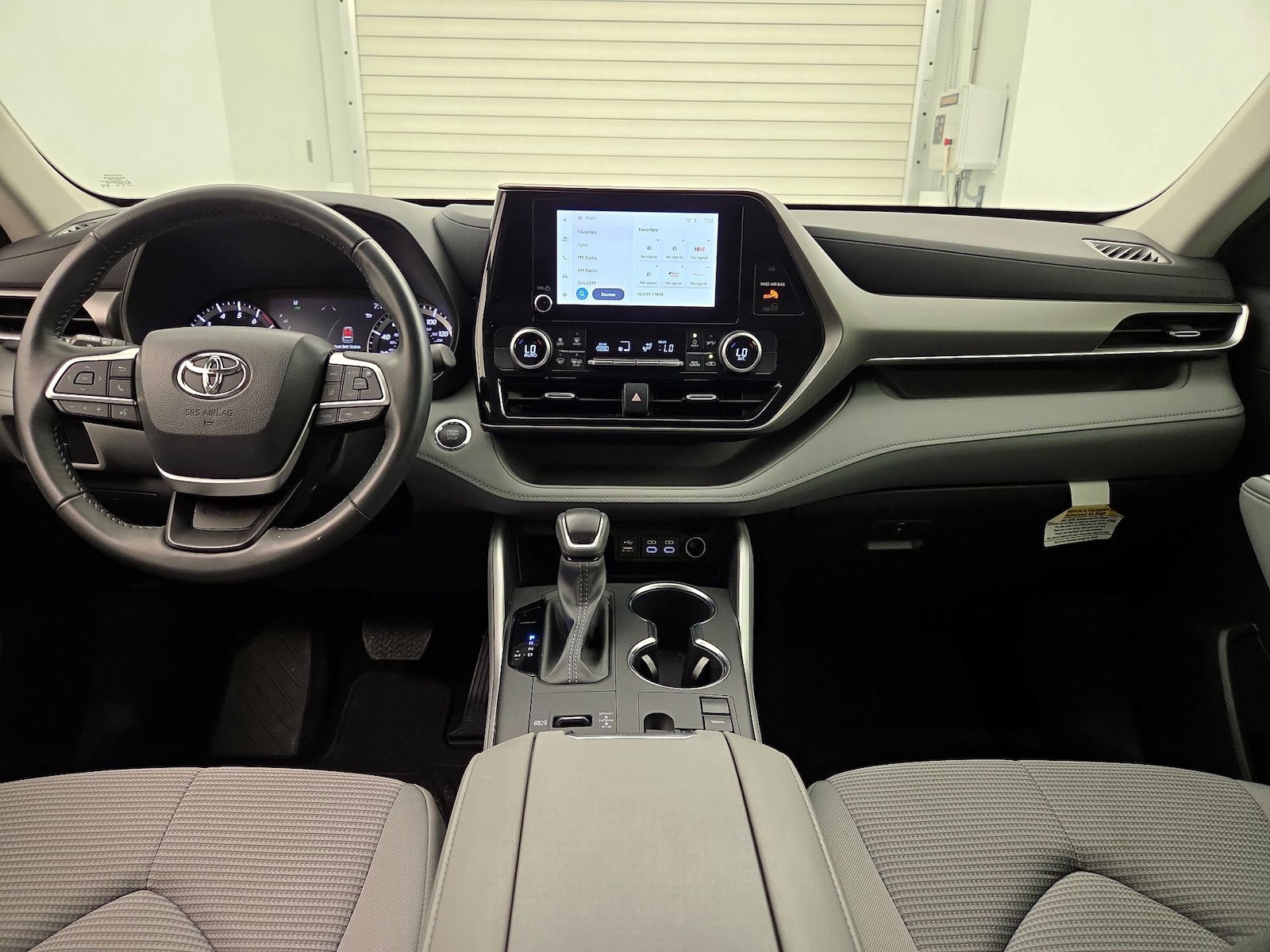 2023 Toyota Highlander LE - Photo 10