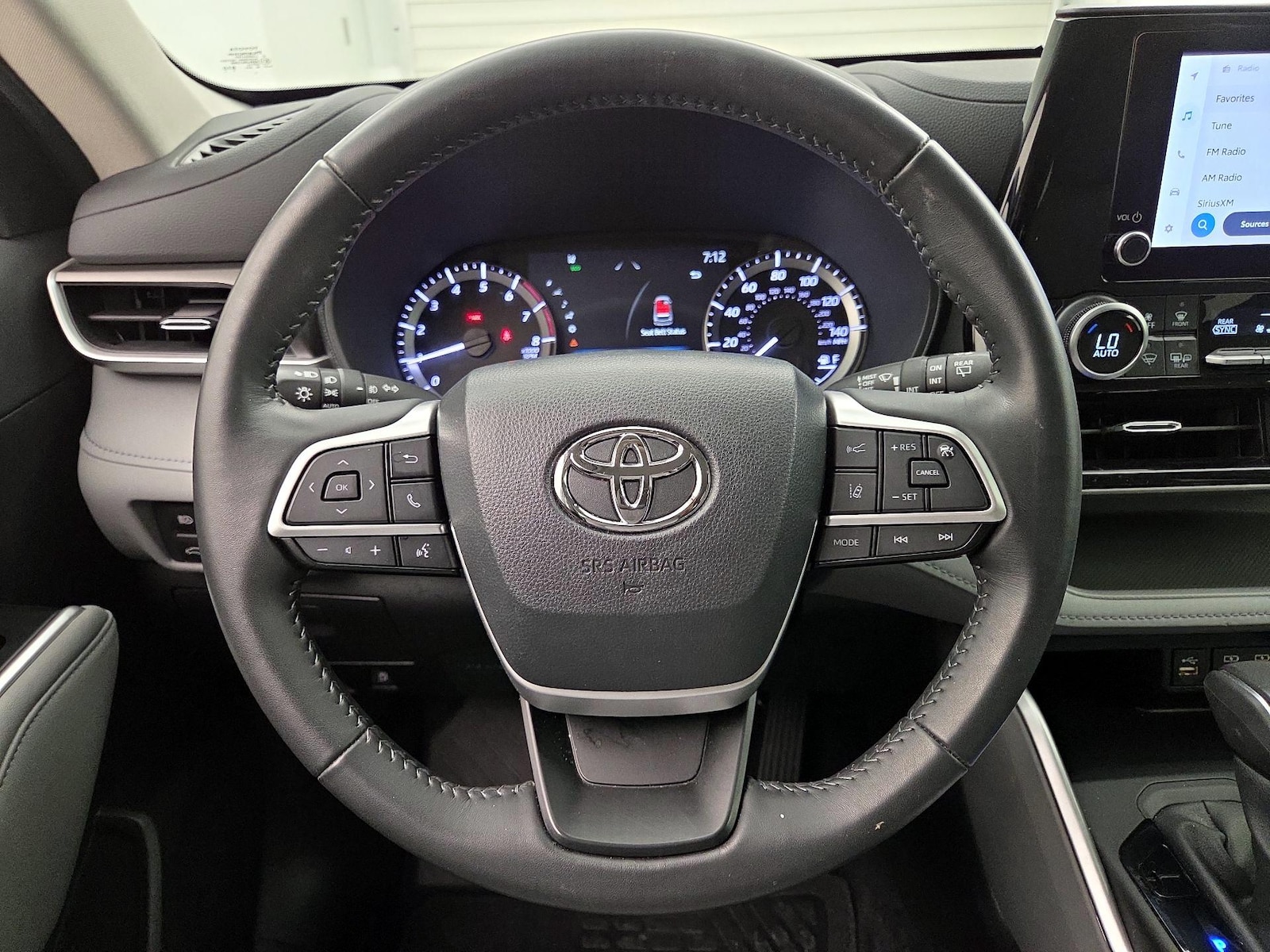 2023 Toyota Highlander LE - Photo 11