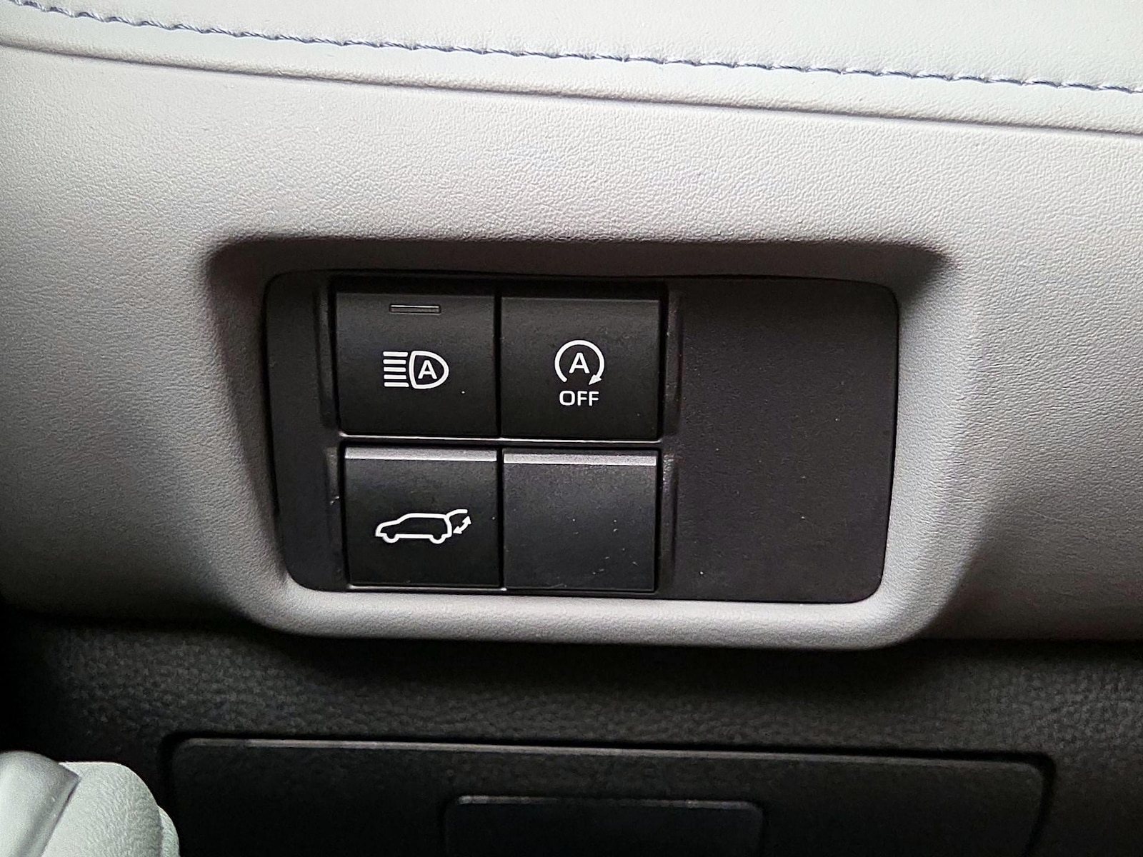 2023 Toyota Highlander LE - Photo 14