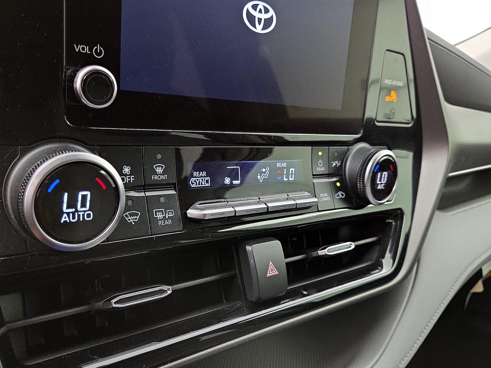 2023 Toyota Highlander LE - Photo 17