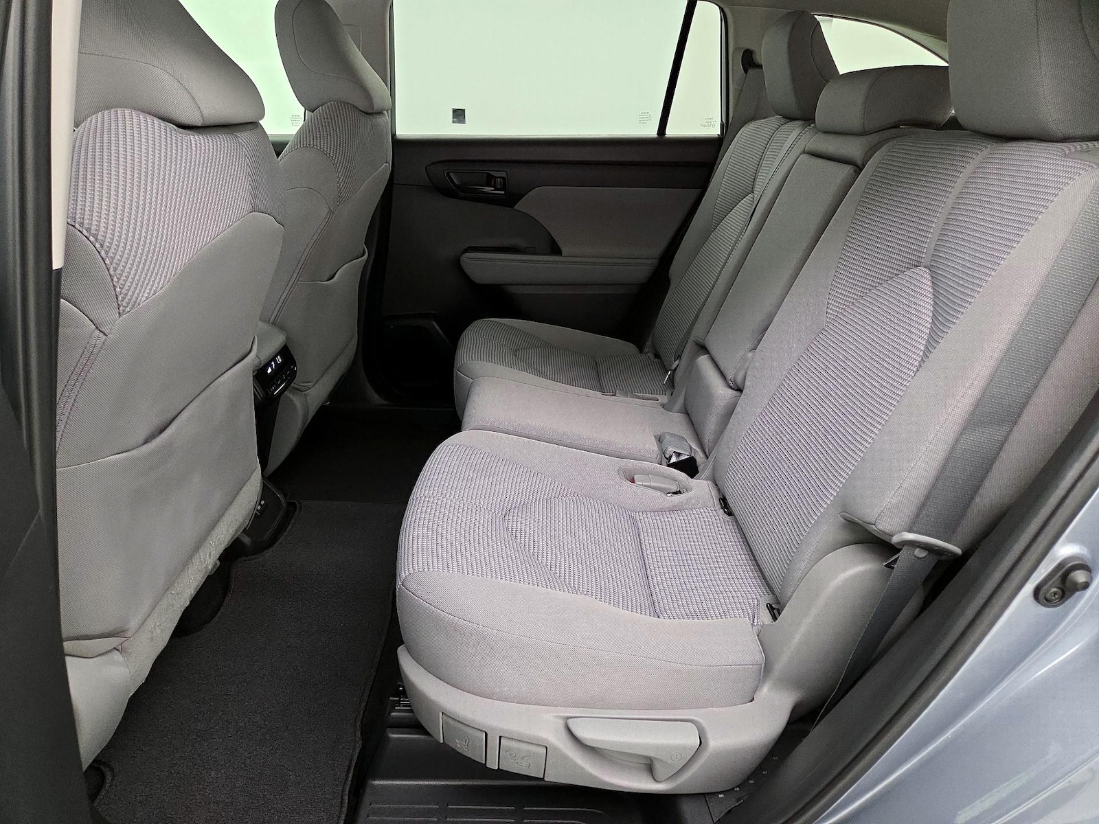 2023 Toyota Highlander LE - Photo 20