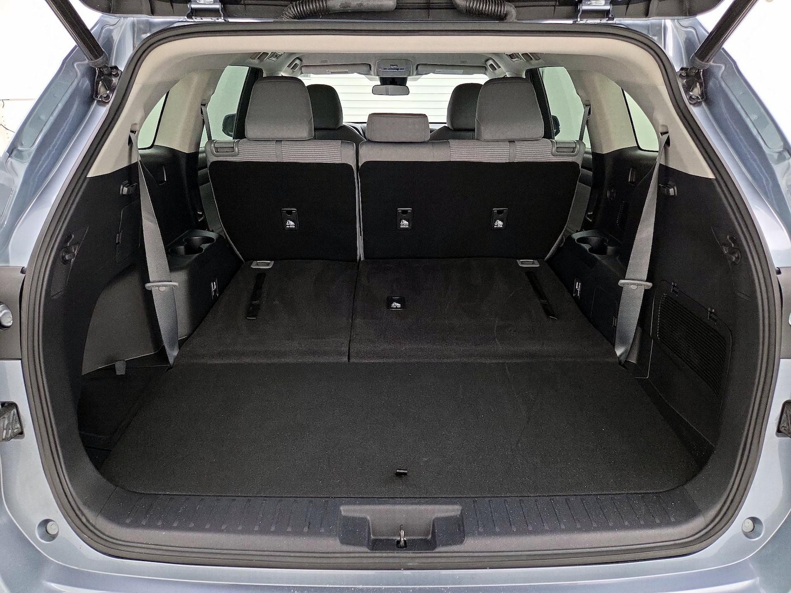 2023 Toyota Highlander LE - Photo 23