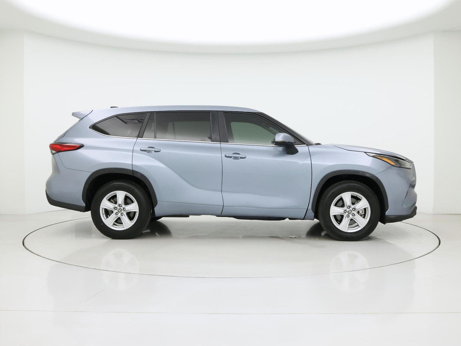 2023 Toyota Highlander LE - Photo 8
