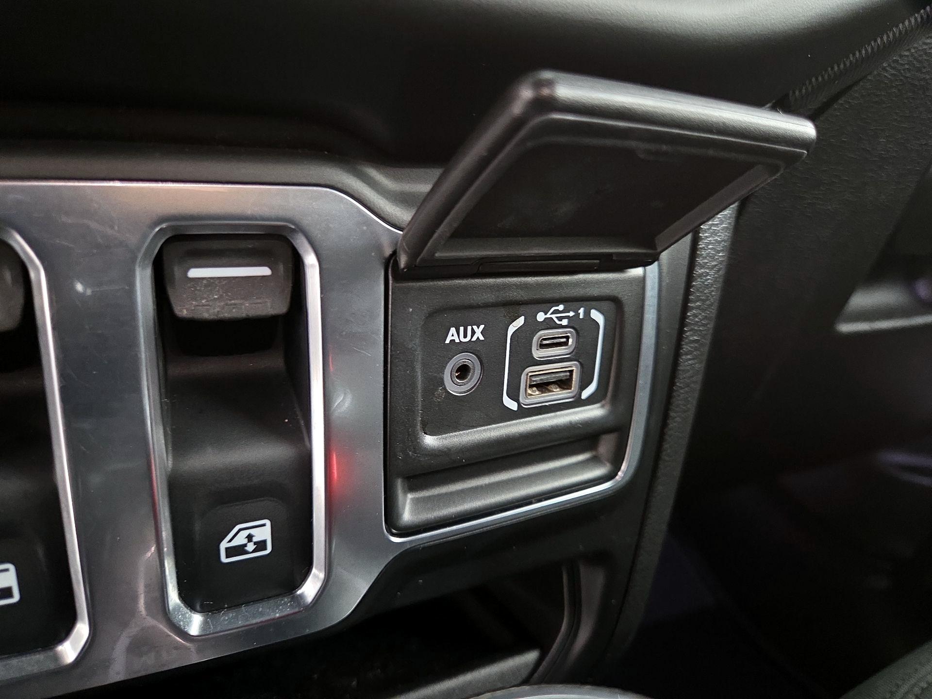 Thumbnail: 2020 Jeep Wrangler - 18