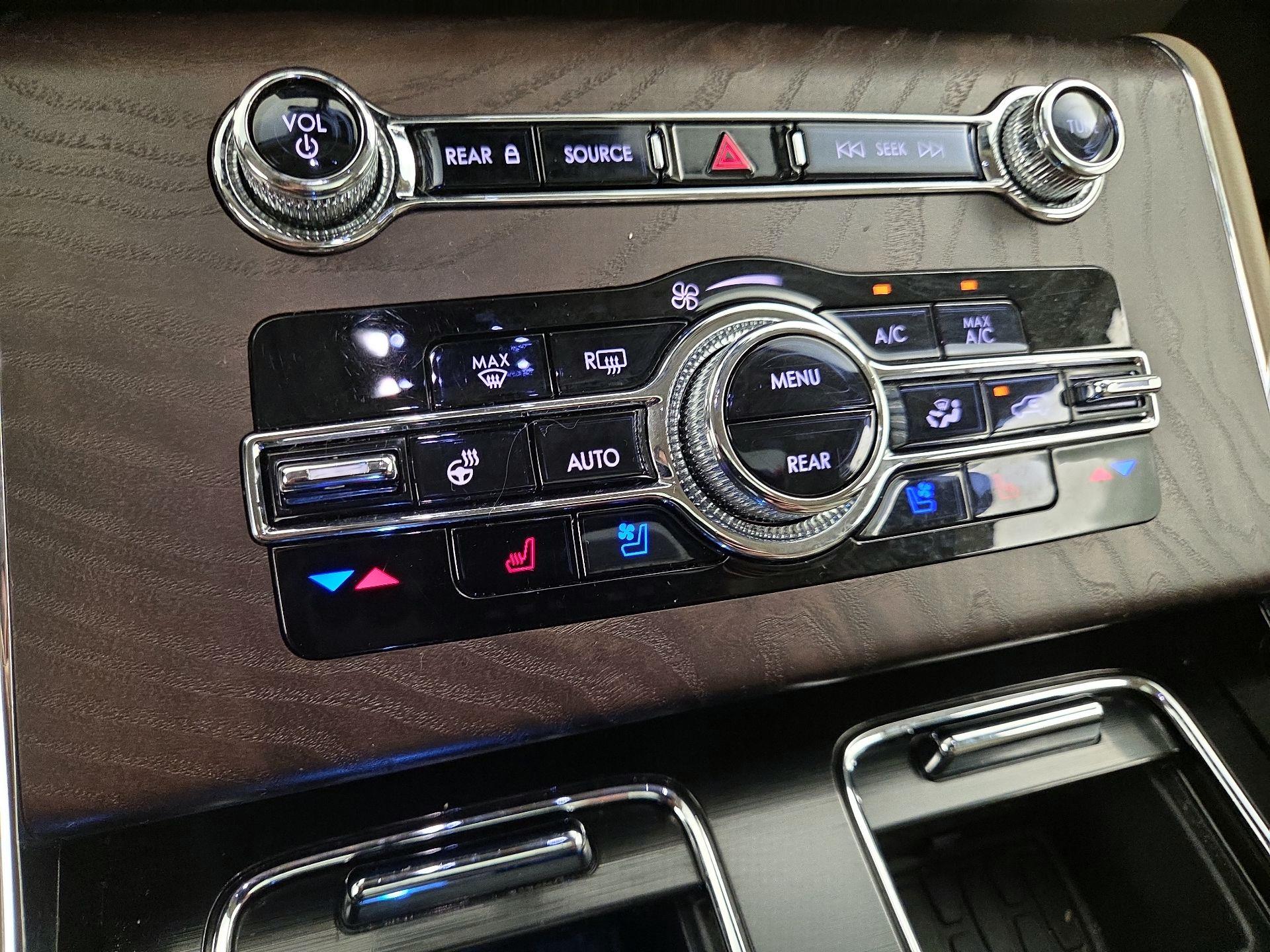 Thumbnail: 2021 Lincoln Aviator - 17