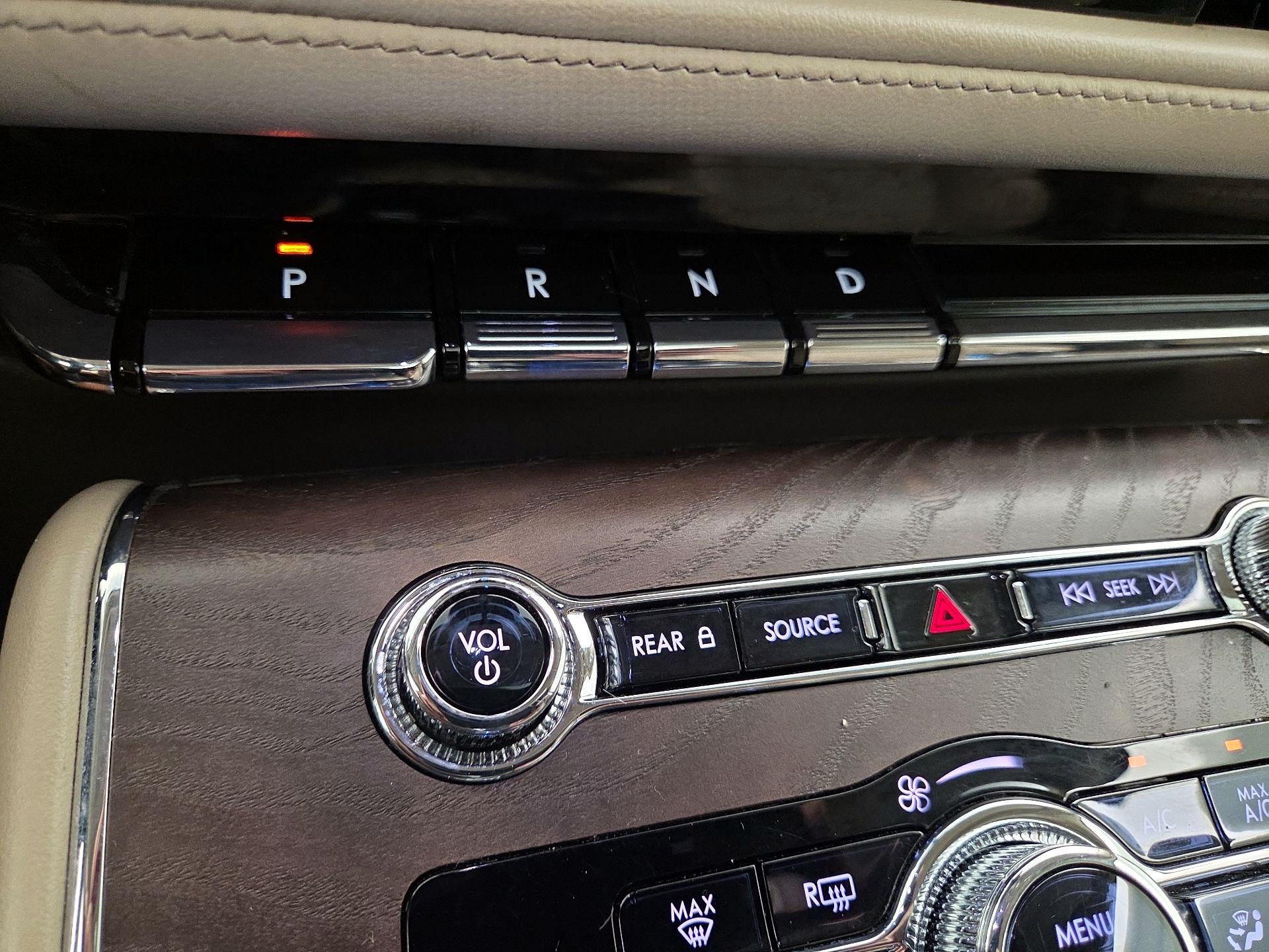 Thumbnail: 2021 Lincoln Aviator - 18