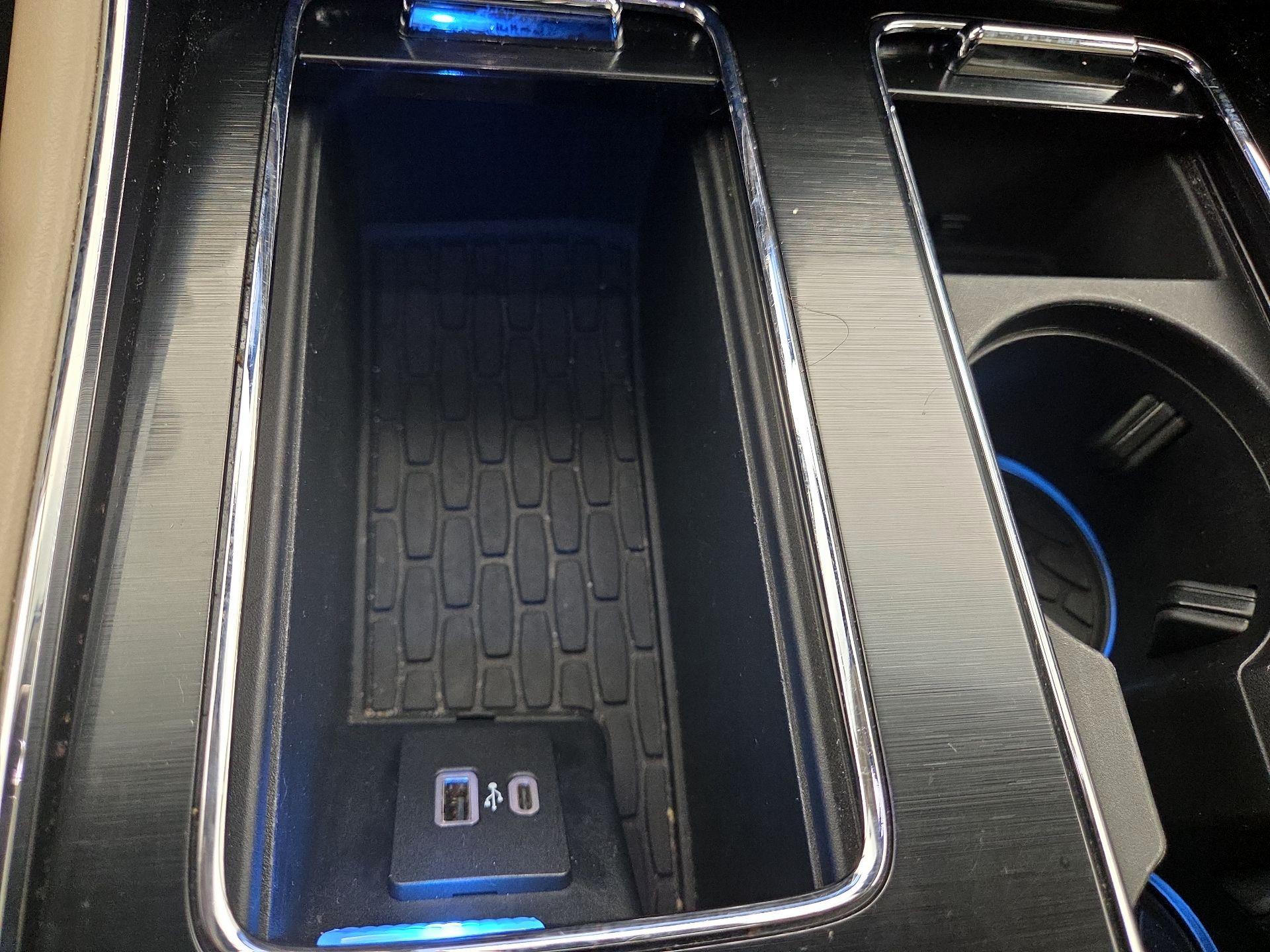 Thumbnail: 2021 Lincoln Aviator - 19