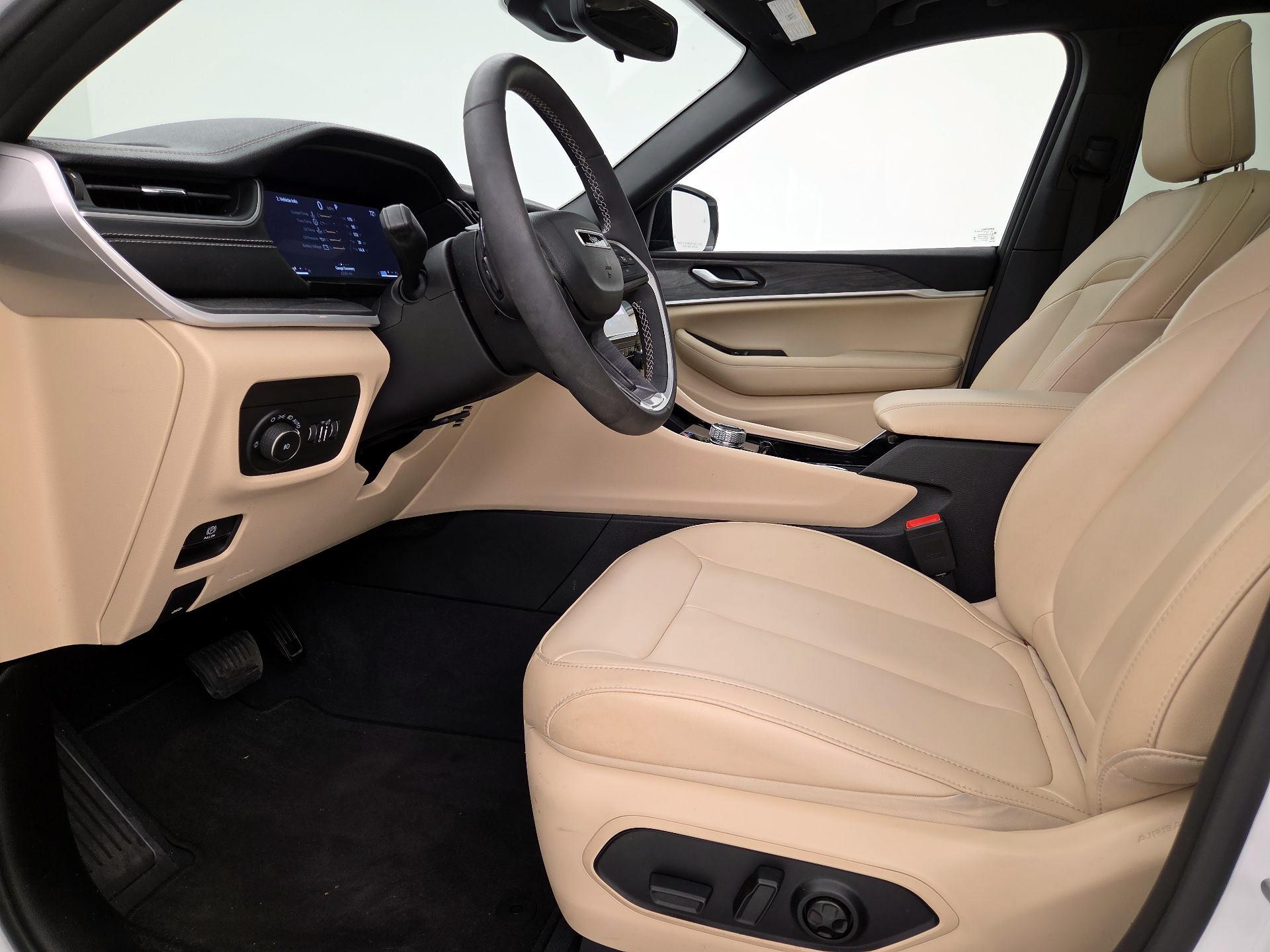 Thumbnail: 2023 Jeep Grand Cherokee L - 11