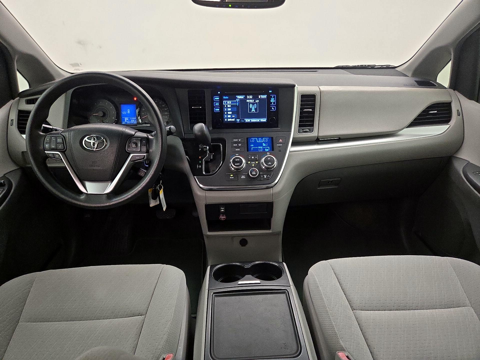 Thumbnail: 2015 Toyota Sienna - 9
