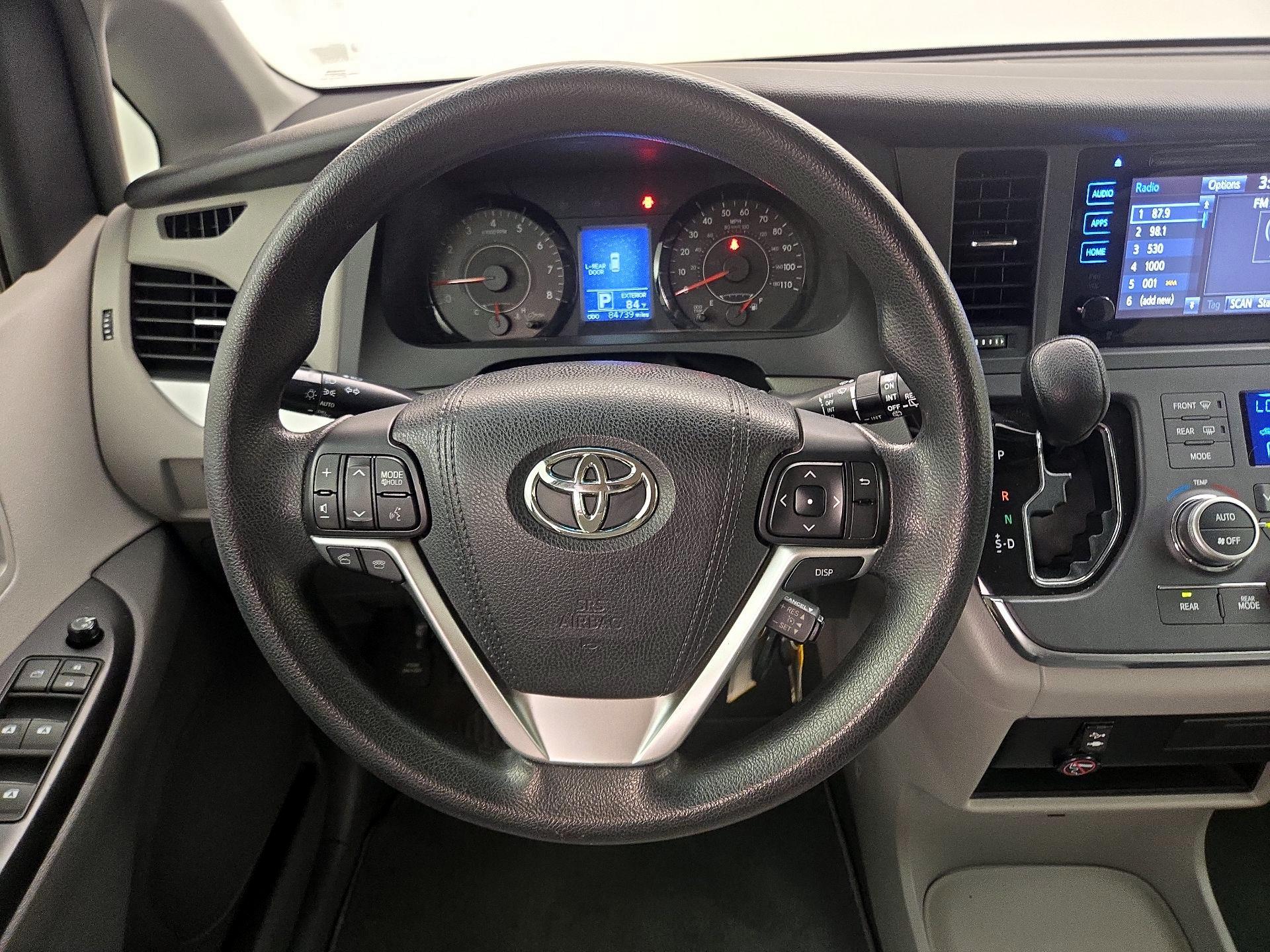 Thumbnail: 2015 Toyota Sienna - 10