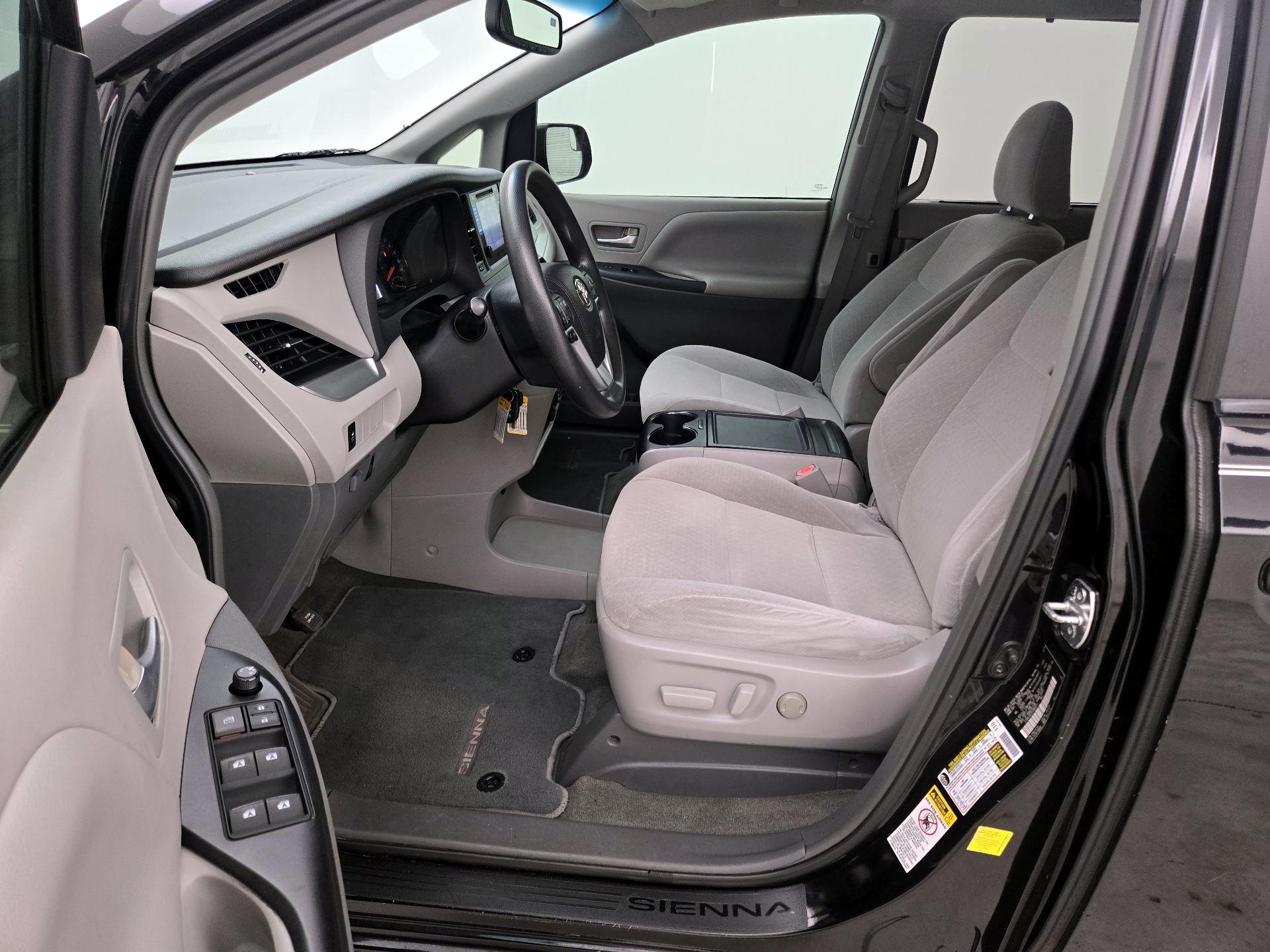 Thumbnail: 2015 Toyota Sienna - 11