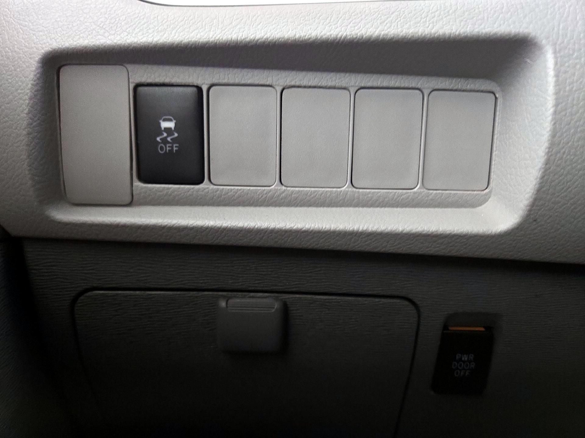 Thumbnail: 2015 Toyota Sienna - 13
