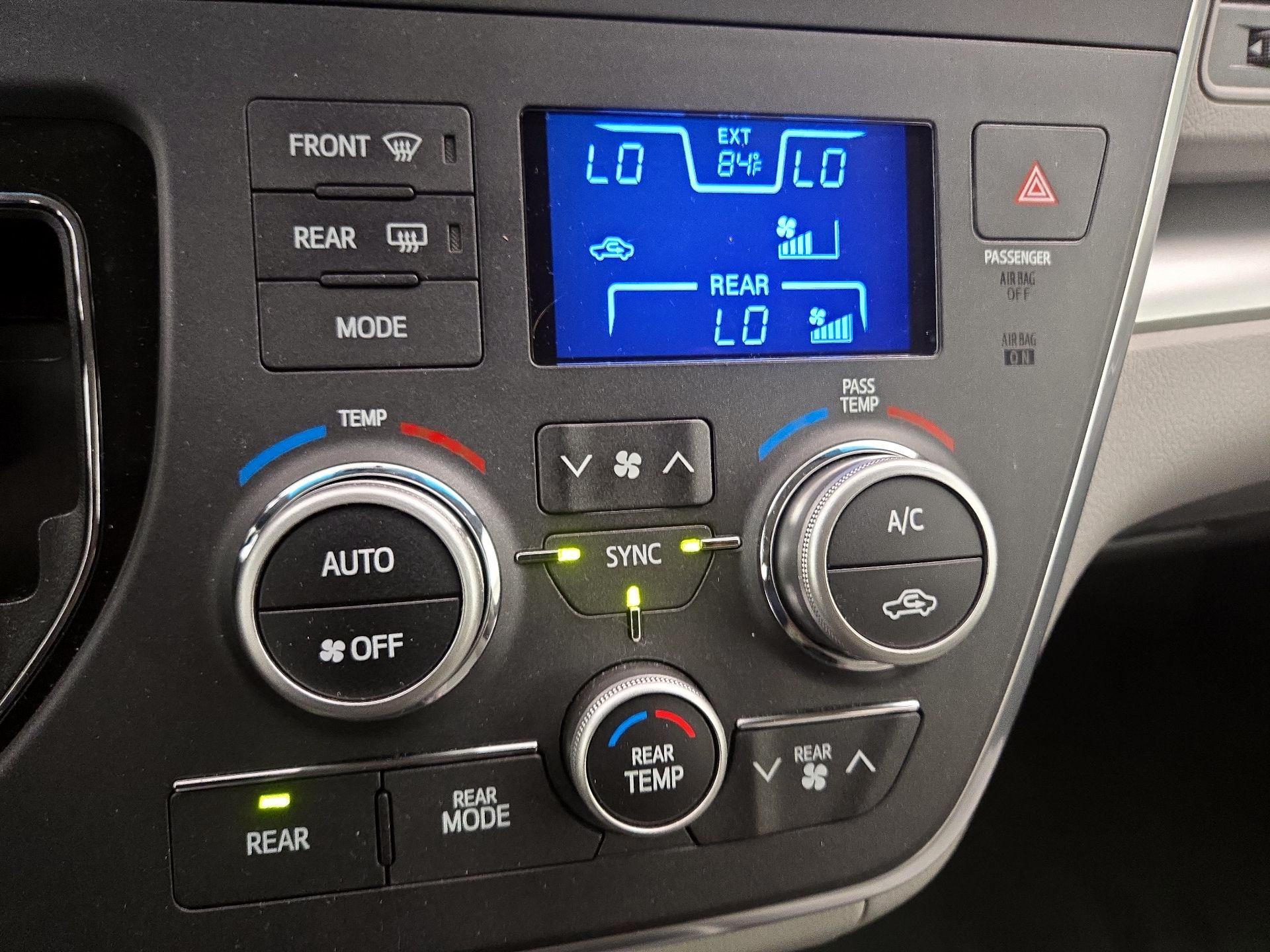 Thumbnail: 2015 Toyota Sienna - 16