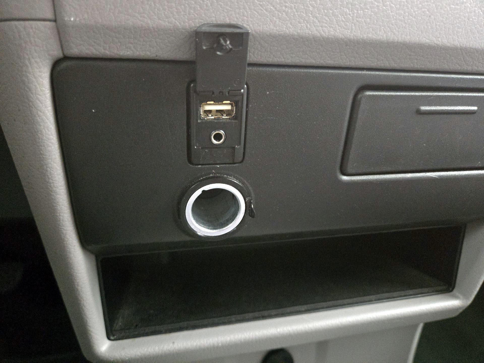 Thumbnail: 2015 Toyota Sienna - 18