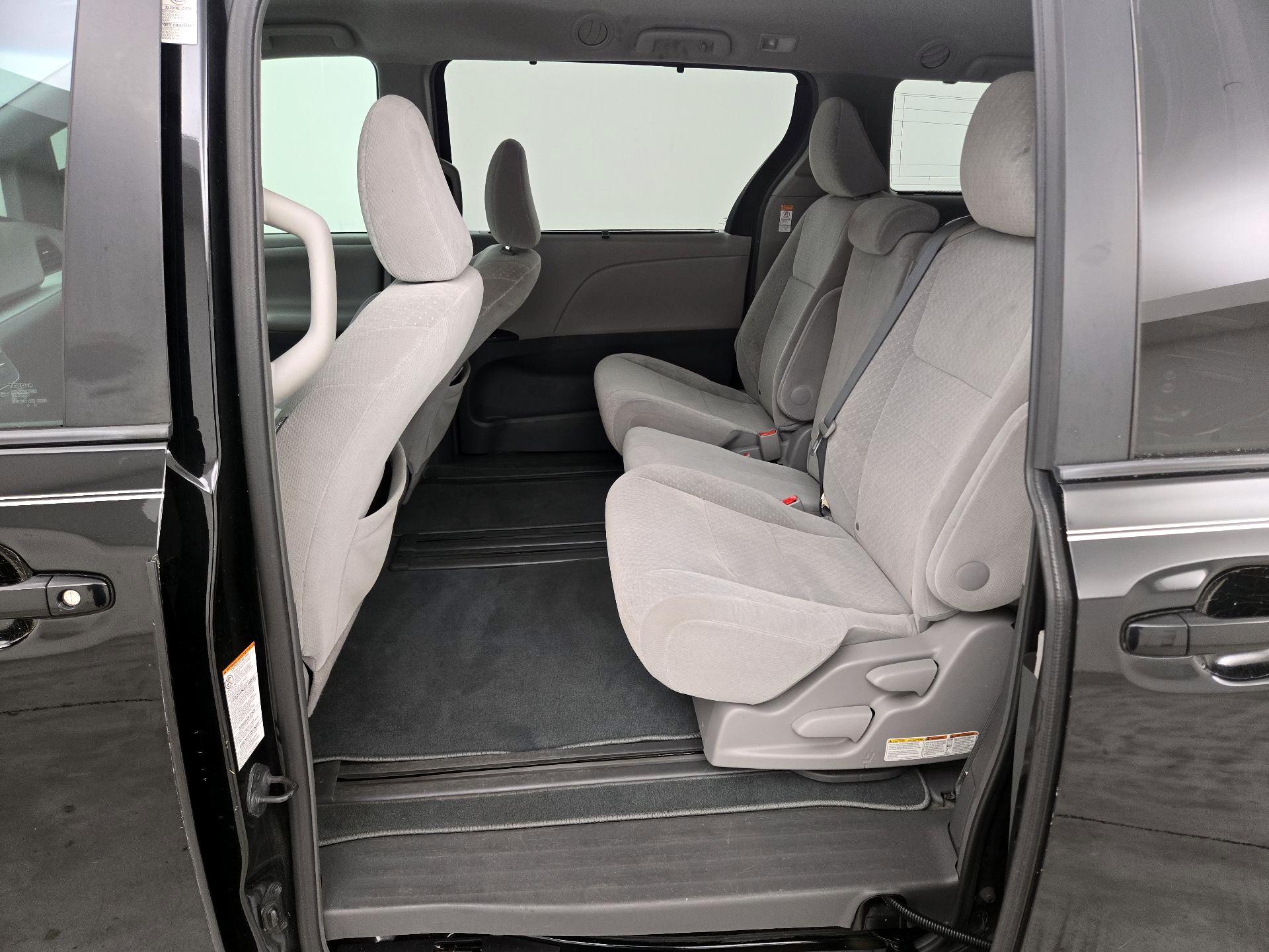 Thumbnail: 2015 Toyota Sienna - 19