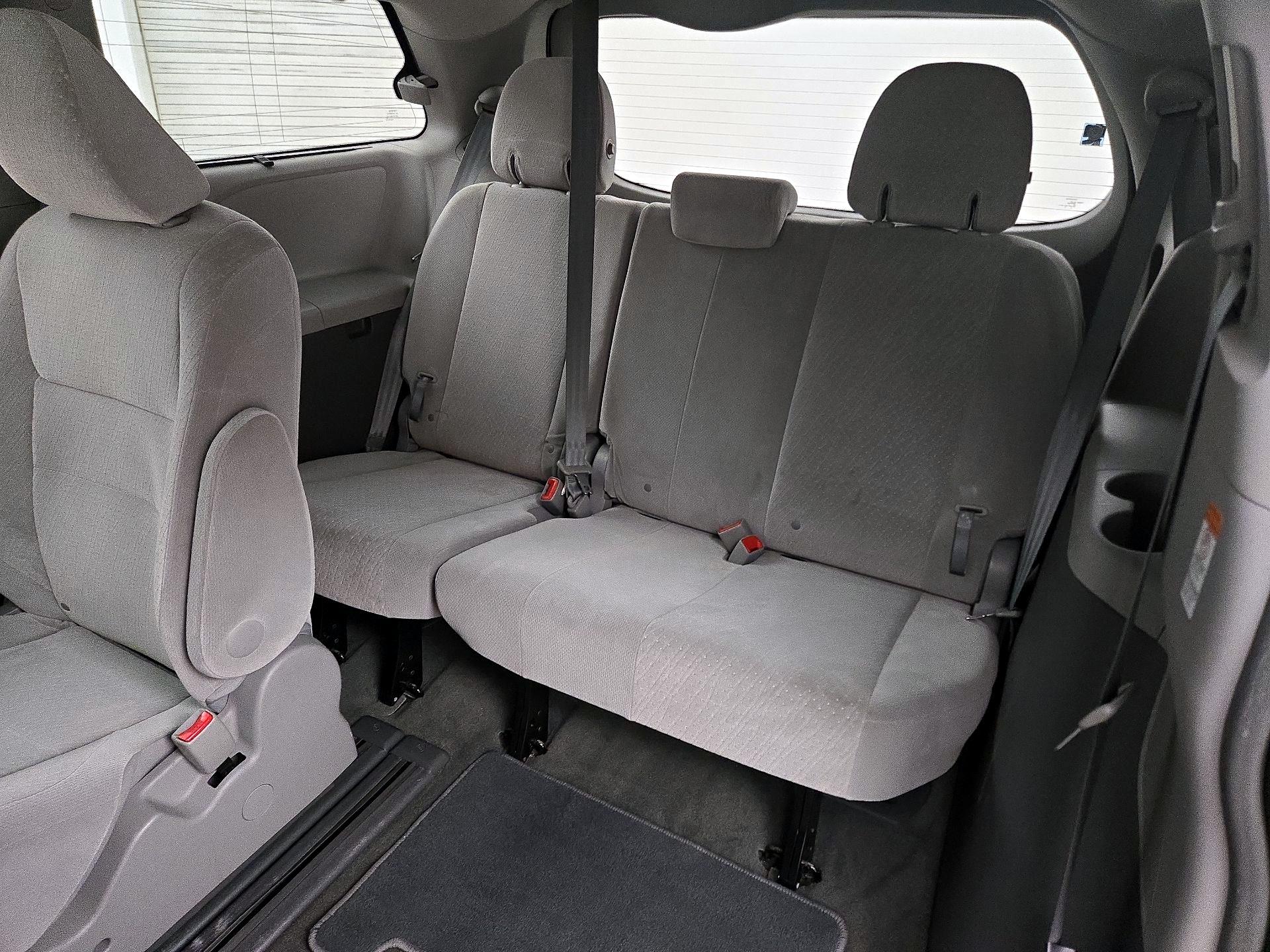 Thumbnail: 2015 Toyota Sienna - 20