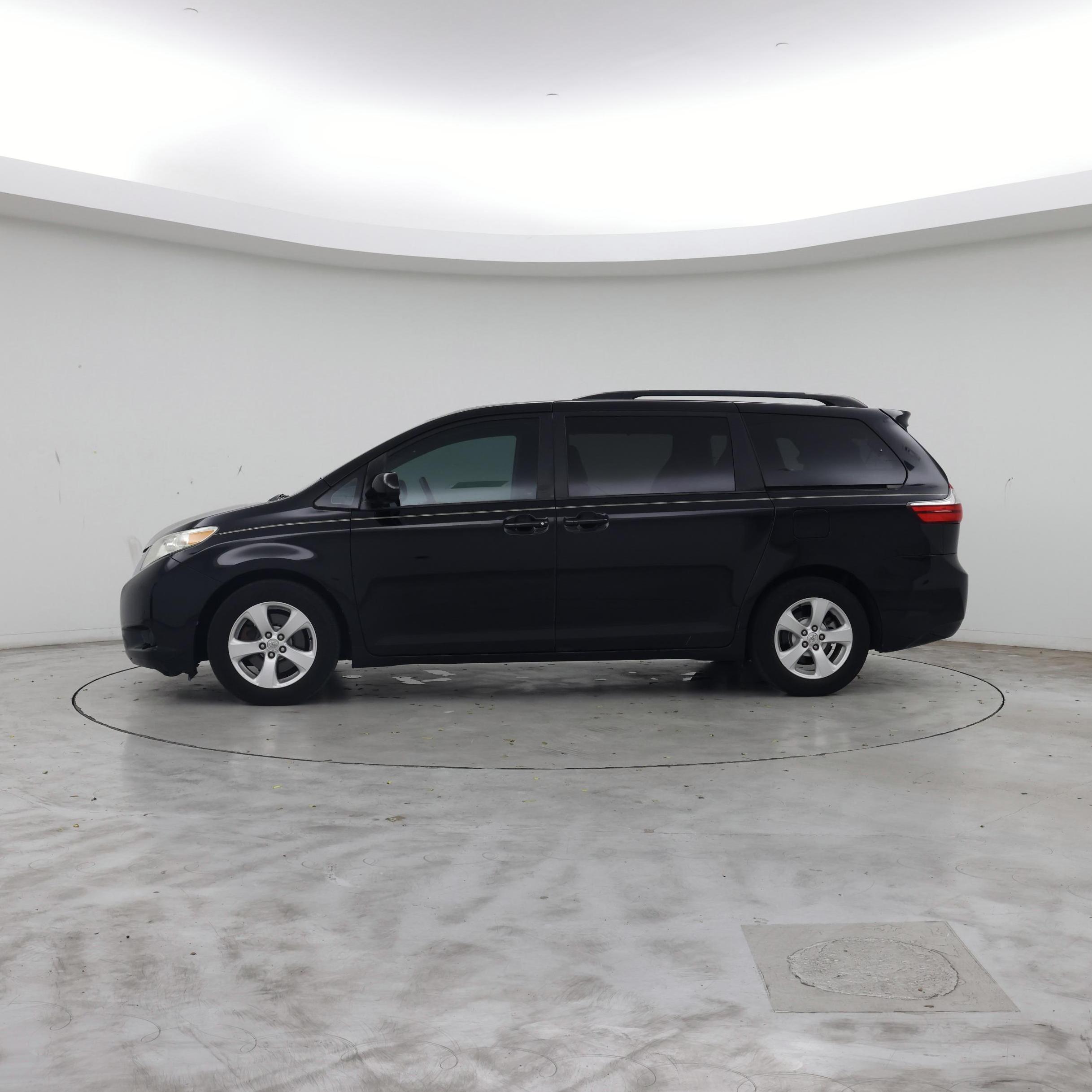 Thumbnail: 2015 Toyota Sienna - 3