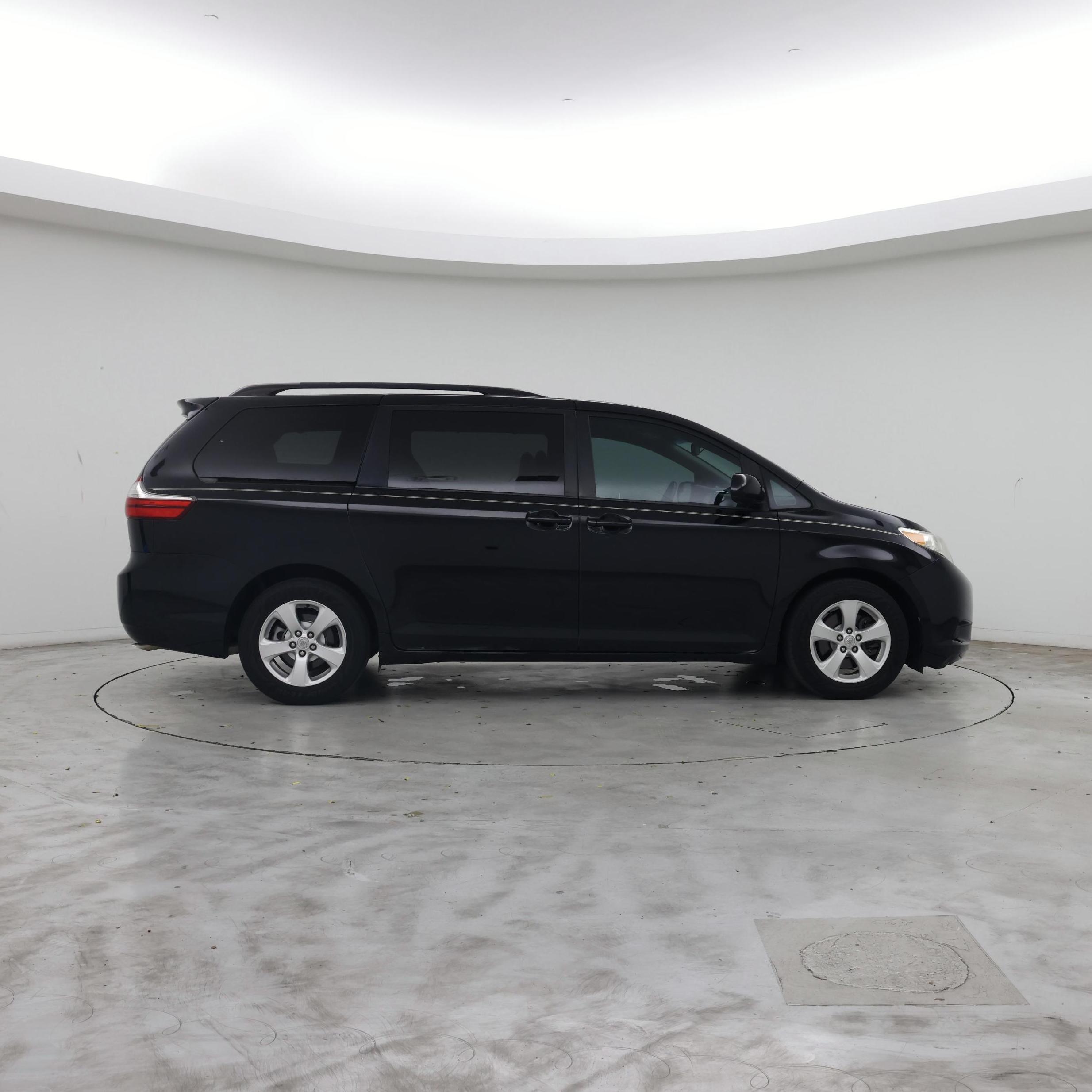 Thumbnail: 2015 Toyota Sienna - 7
