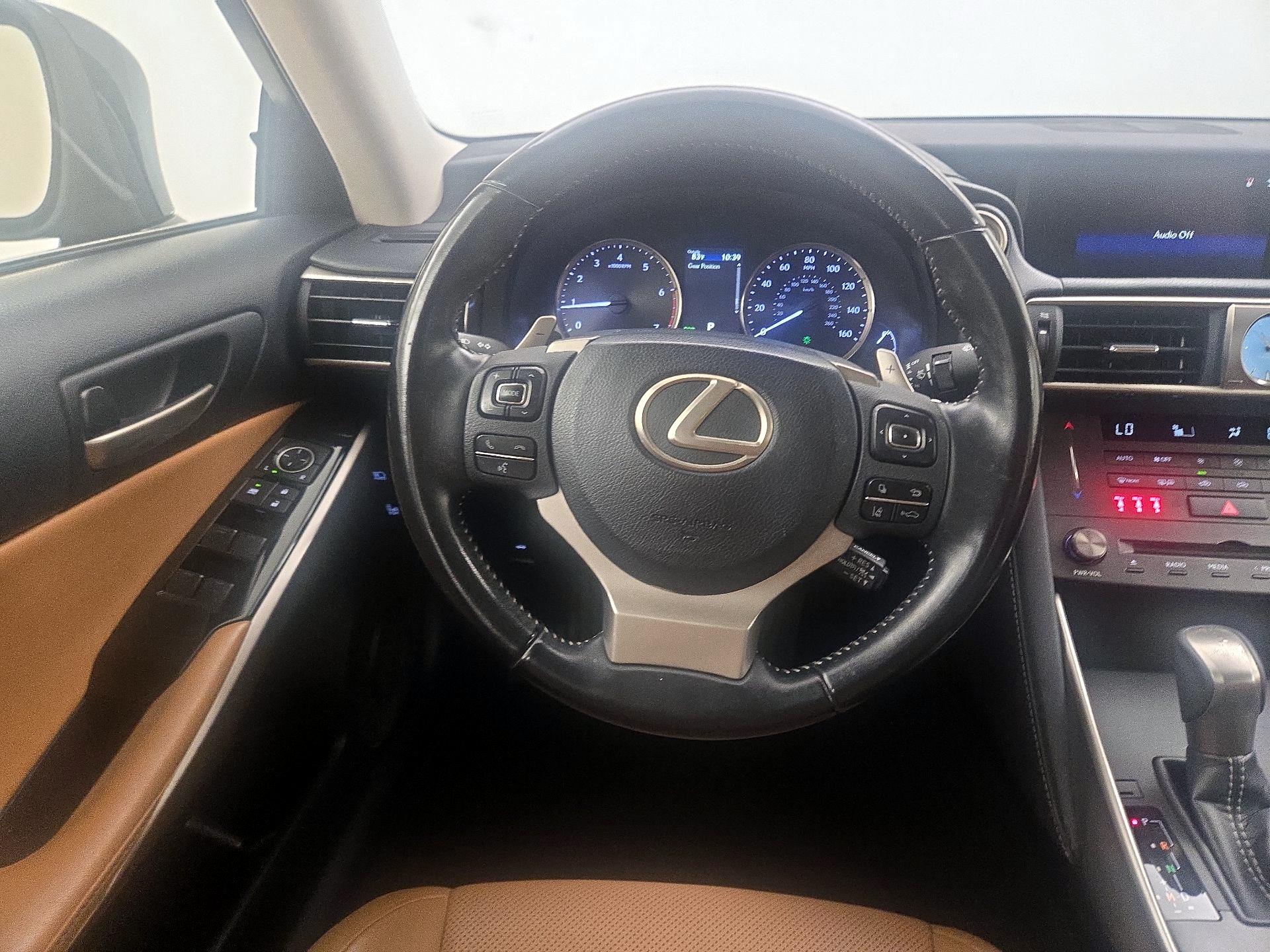 Thumbnail: 2020 Lexus IS - 10