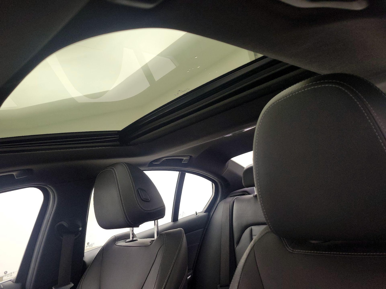 Sunroof(s) & Overhead Airbags