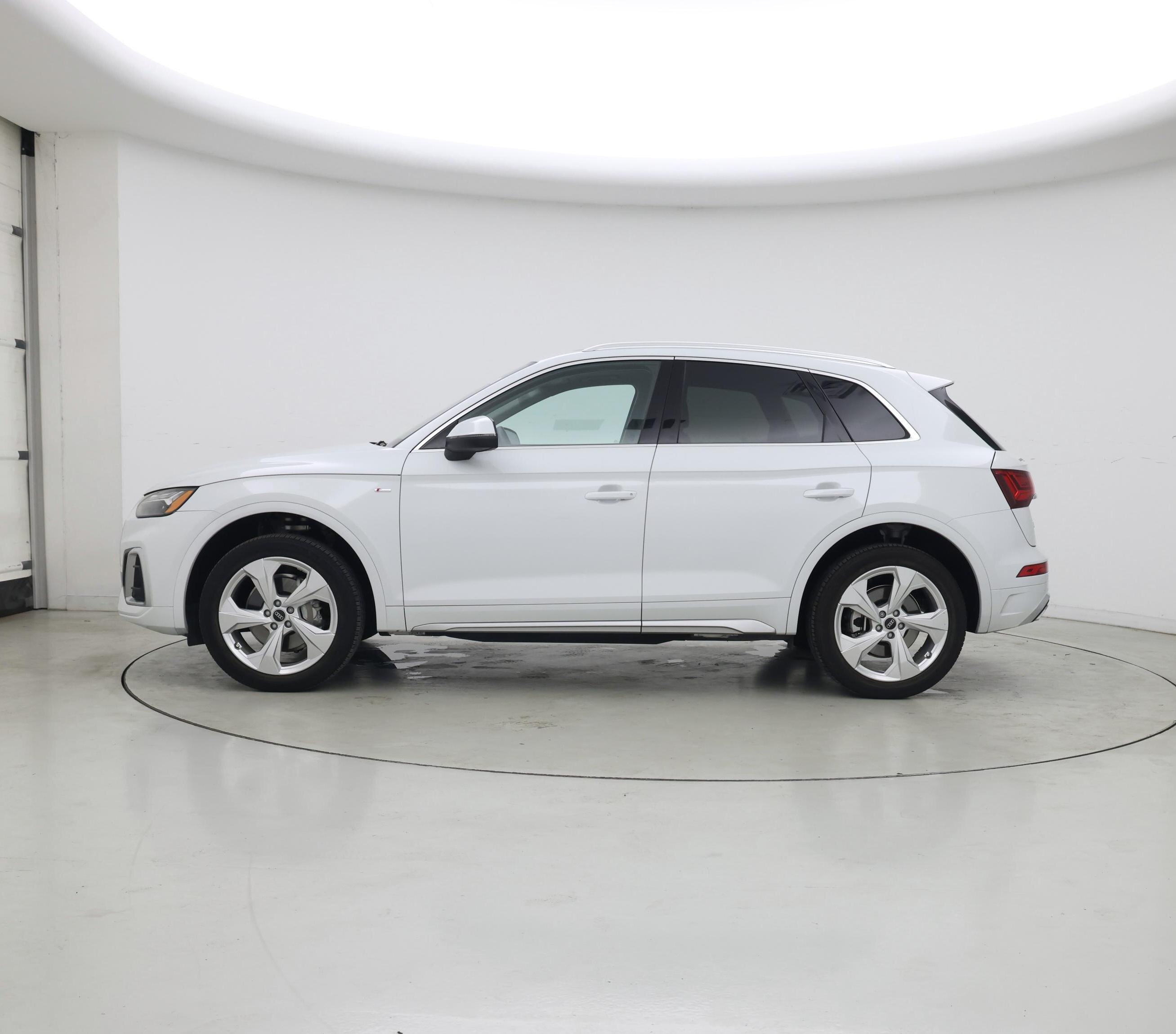 Thumbnail: 2023 Audi Q5 - 3