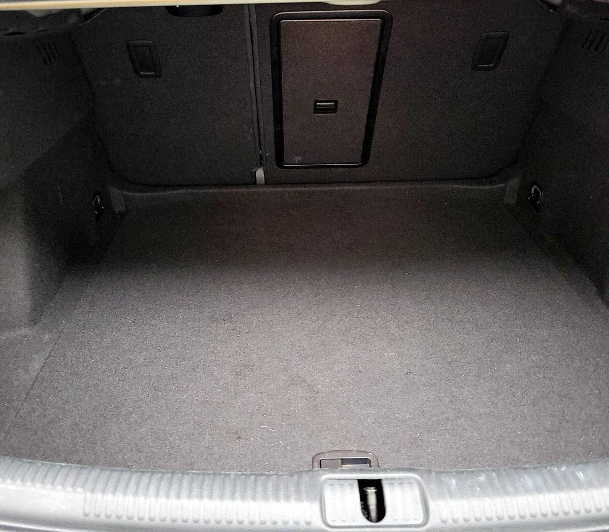 Trunk/Cargo (Seats Up)