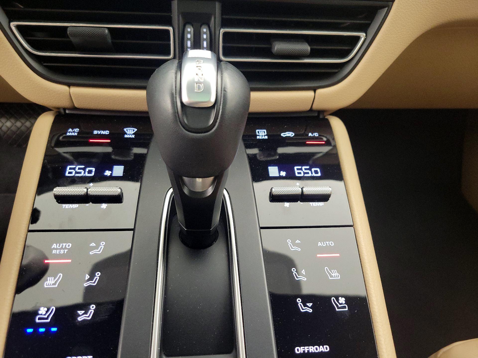 Thumbnail: 2024 Porsche Macan - 18