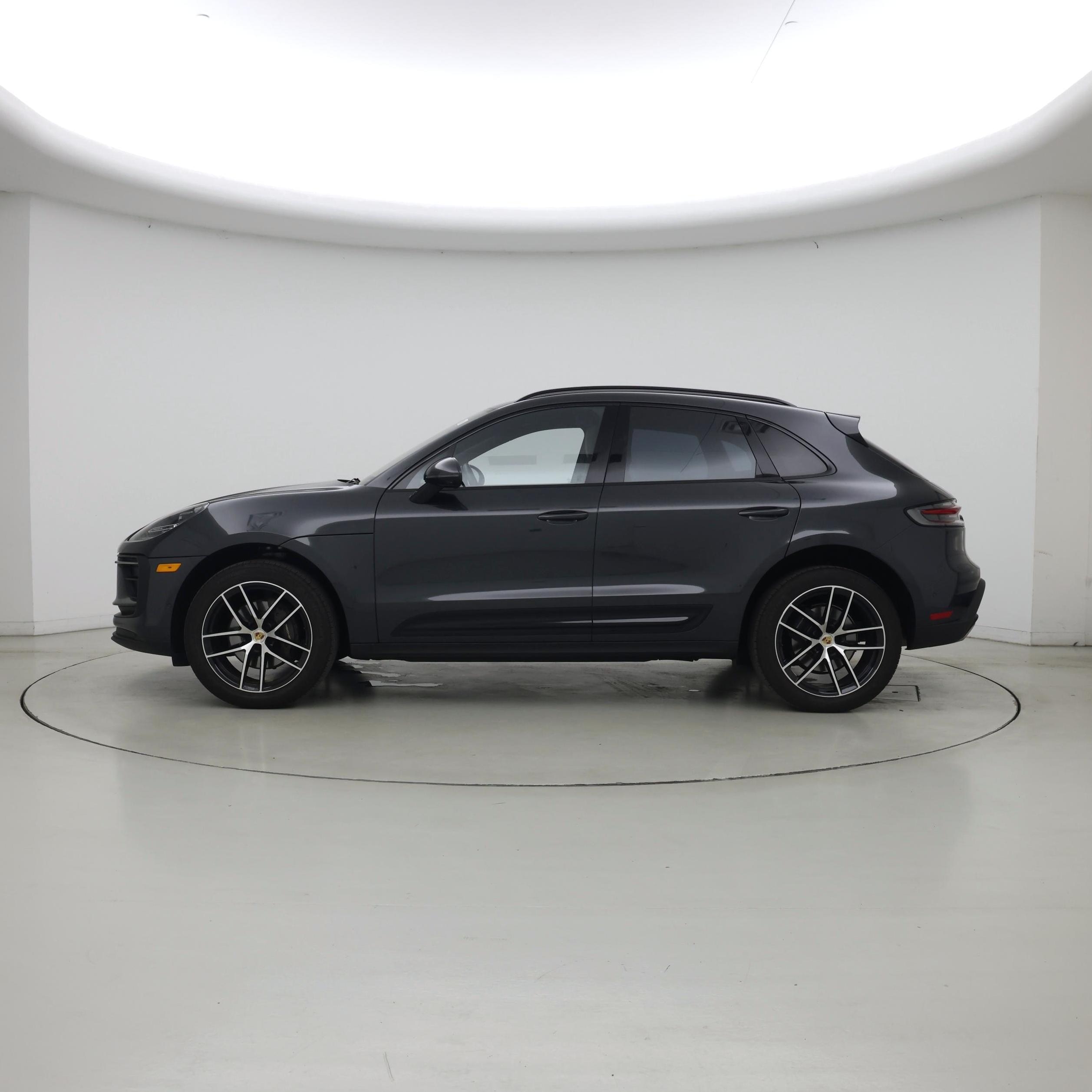 Thumbnail: 2024 Porsche Macan - 3