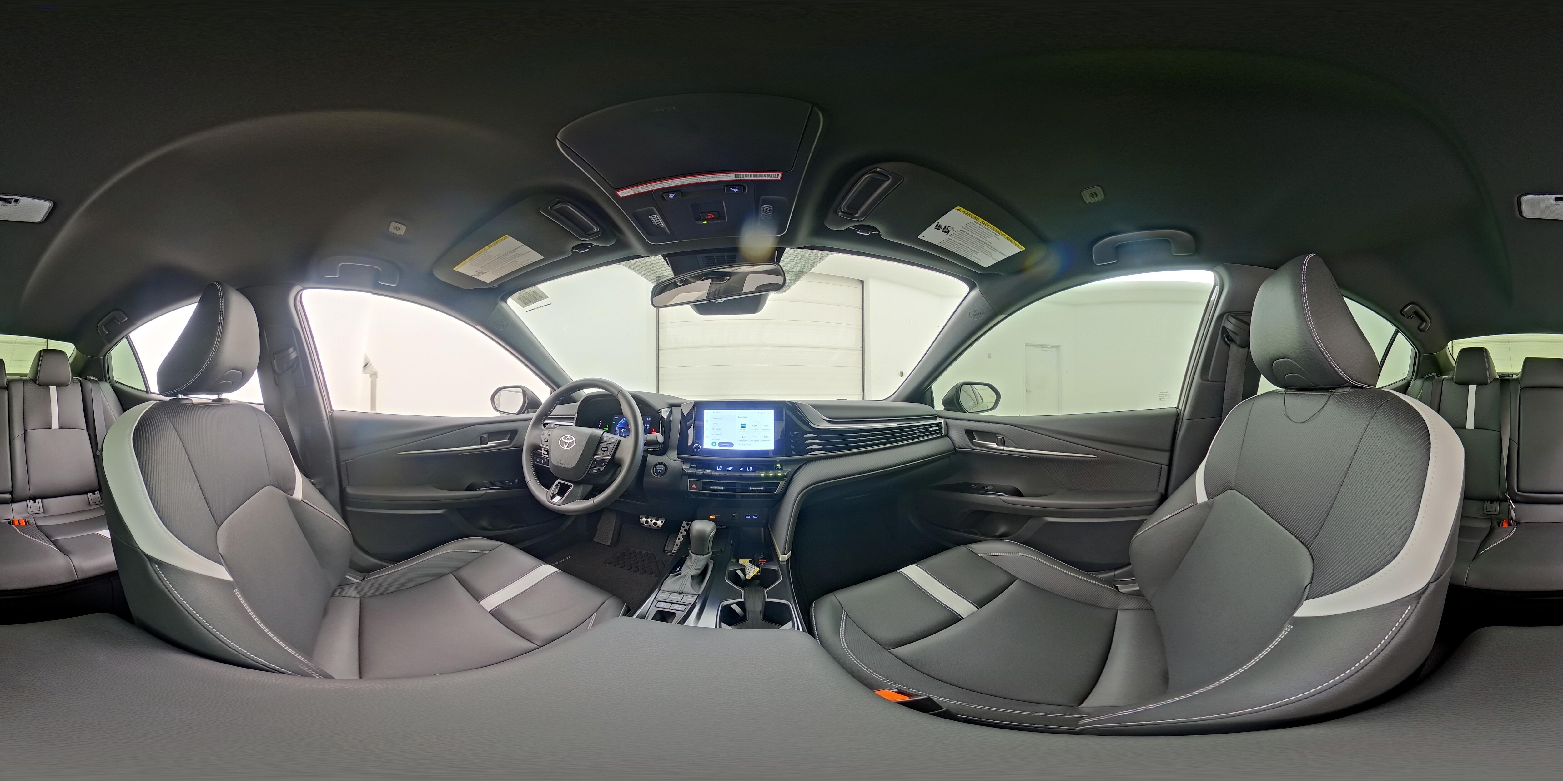 2025 Toyota Camry SE - Photo 24