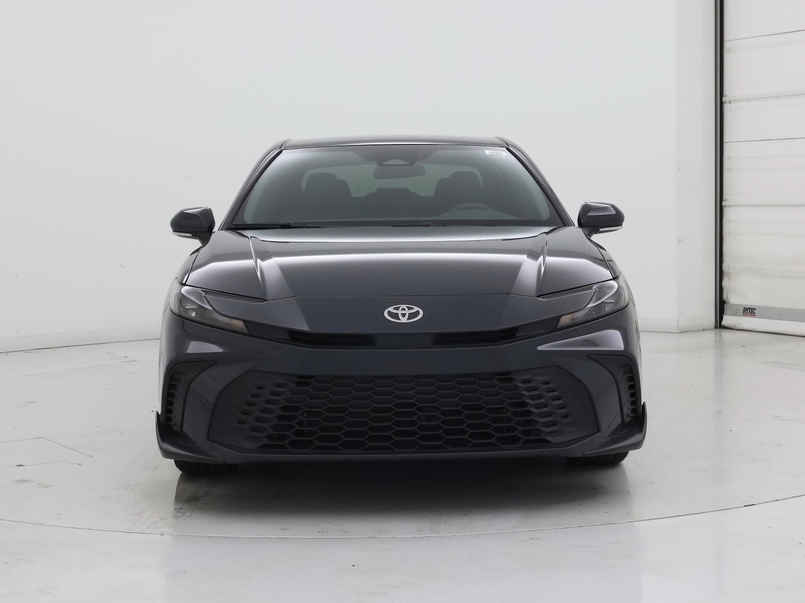 2025 Toyota Camry SE - Photo 6