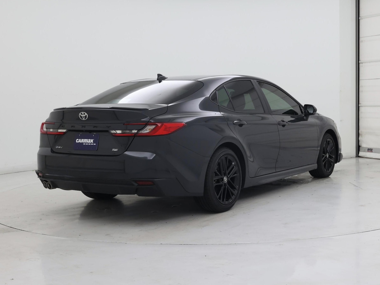 2025 Toyota Camry SE - Photo 9