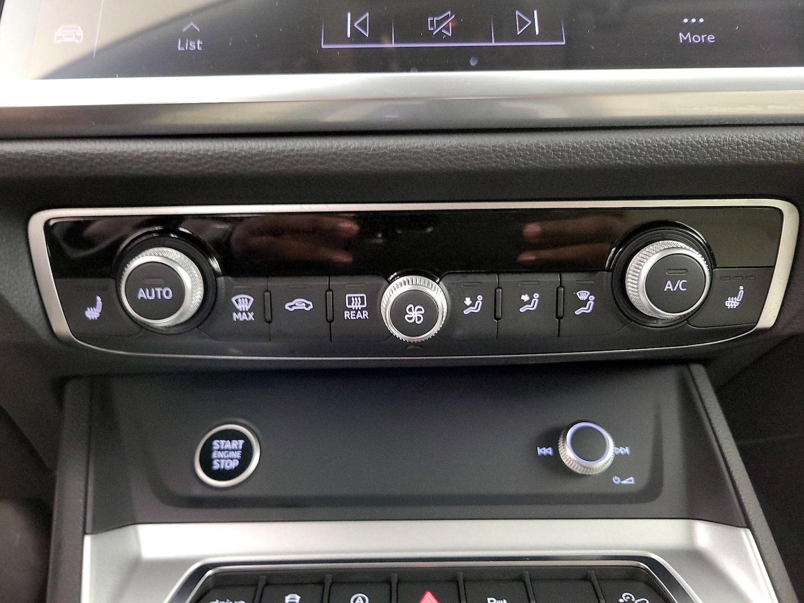 2025 Audi Q3 S Line Premium - Photo 17