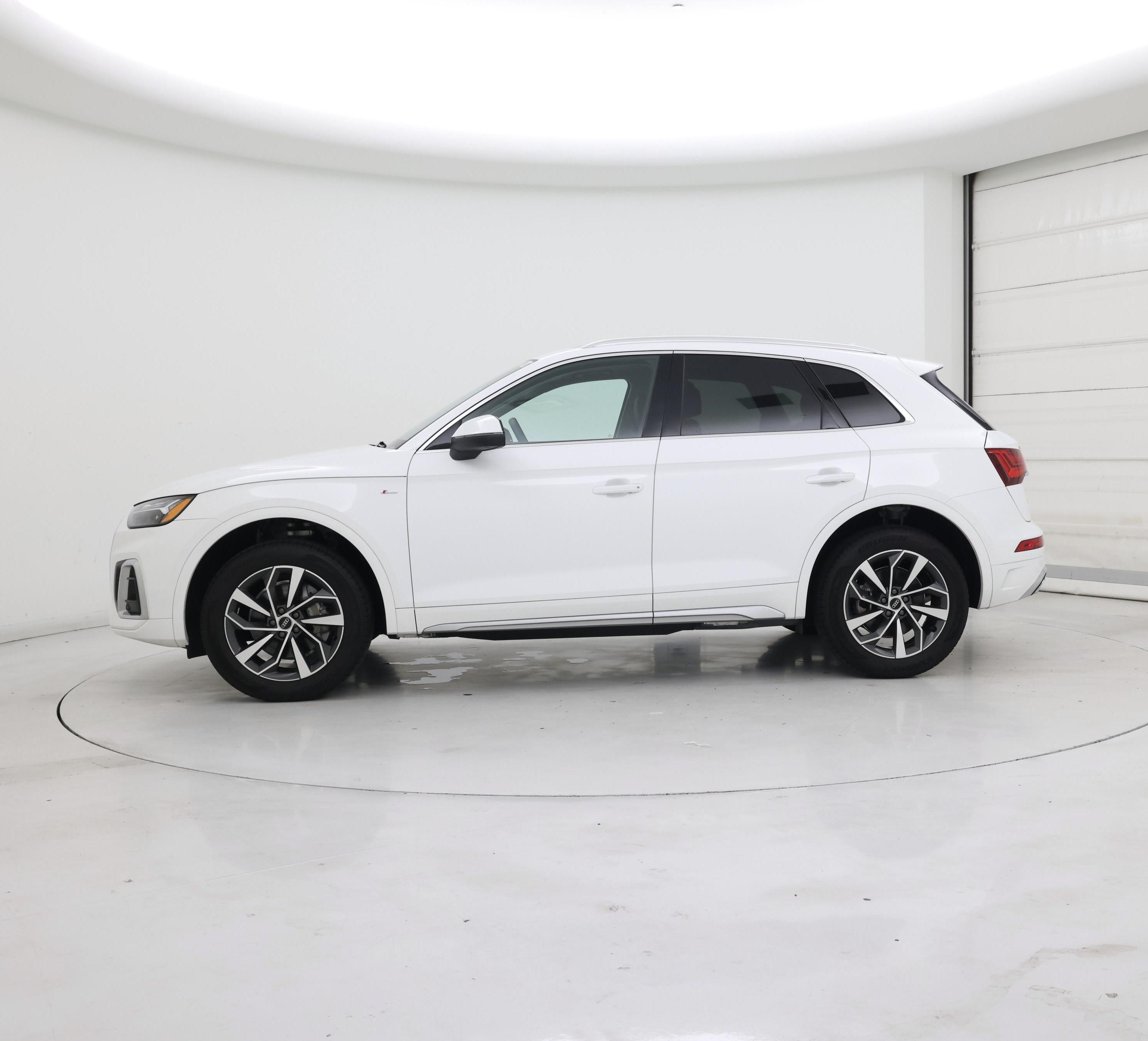 Thumbnail: 2023 Audi Q5 - 3