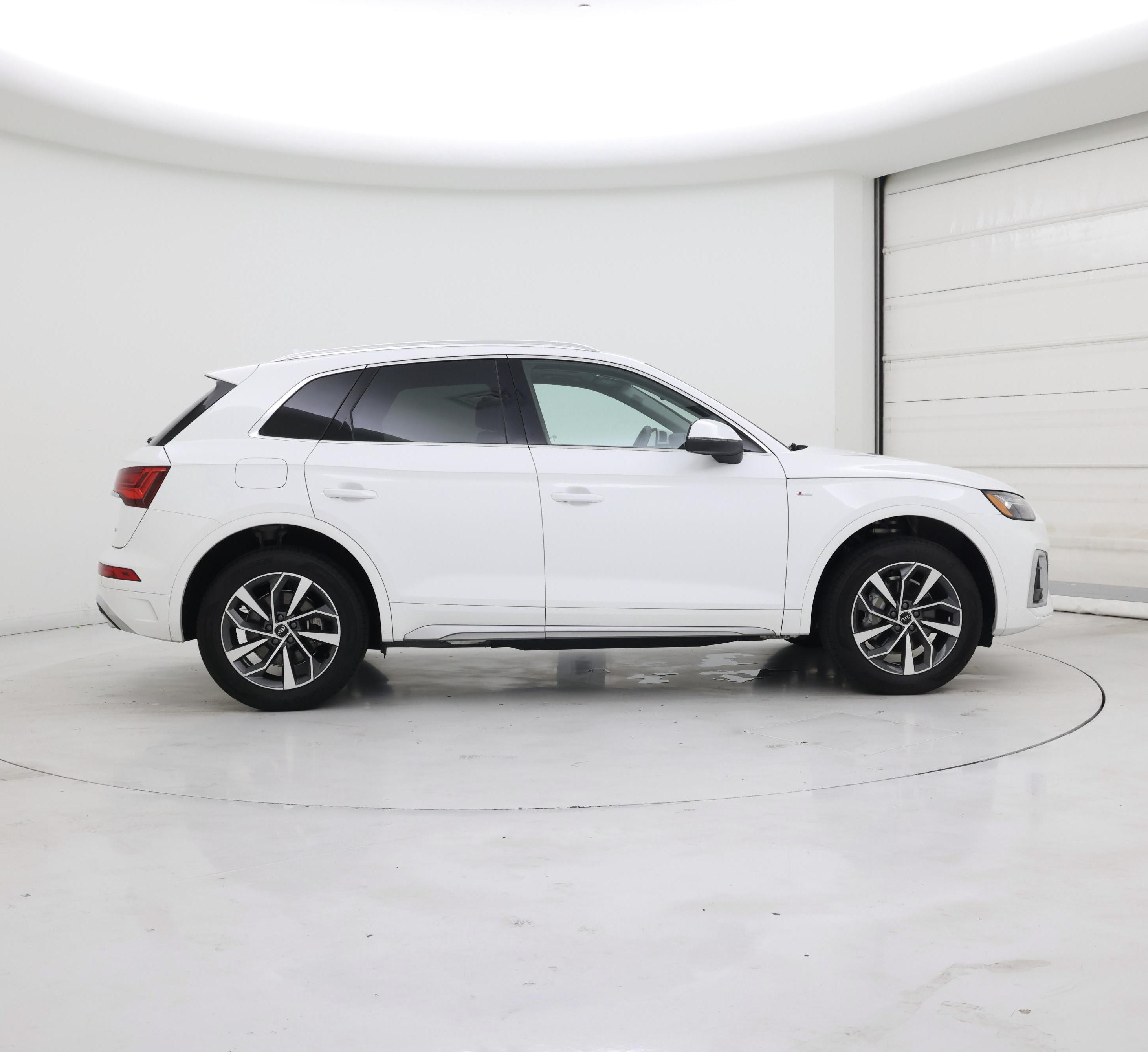 Thumbnail: 2023 Audi Q5 - 7