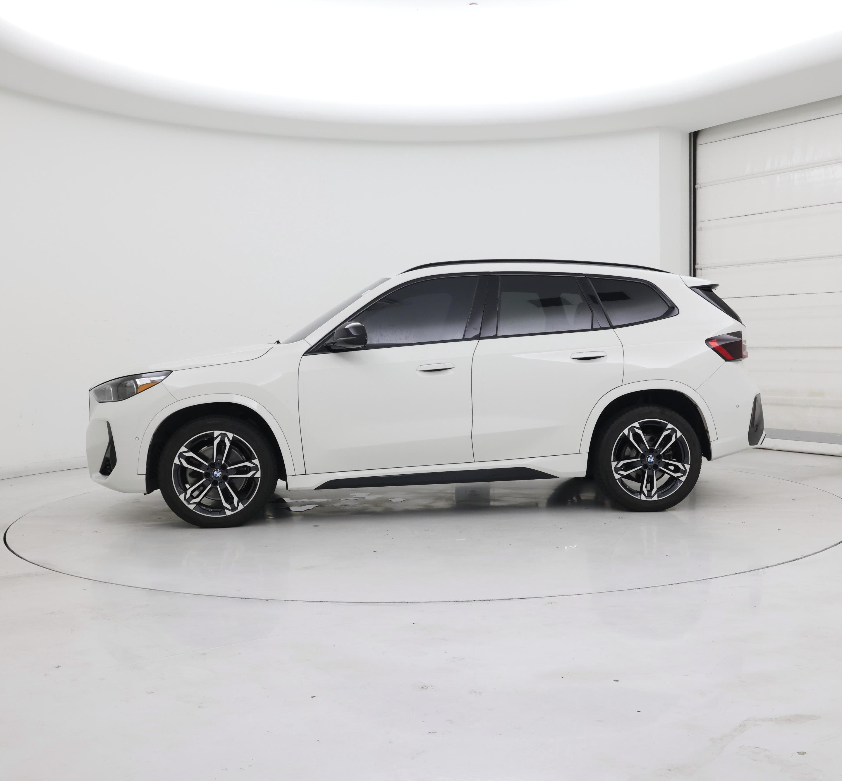 Thumbnail: 2023 BMW X1 - 3