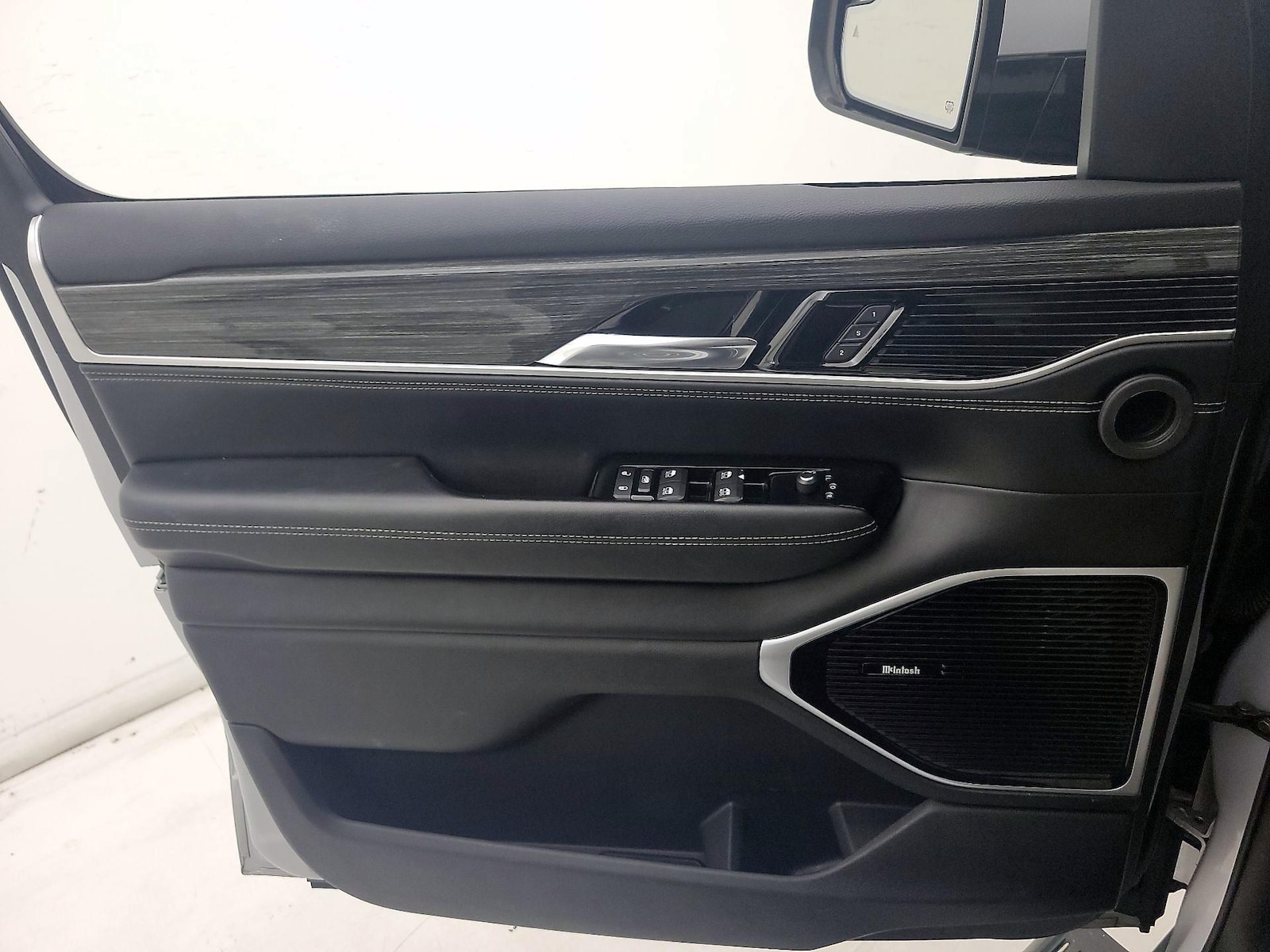 2022 Jeep Wagoneer Series III - Photo 13