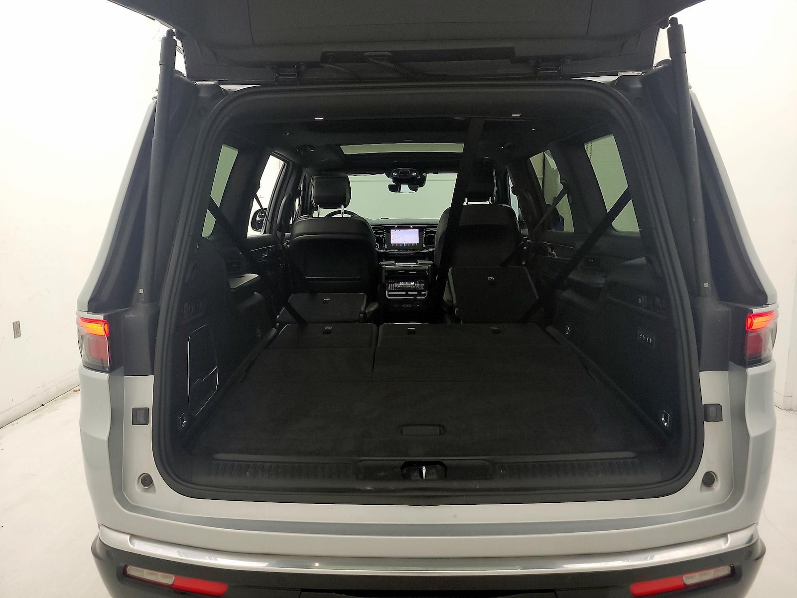 2022 Jeep Wagoneer Series III - Photo 25