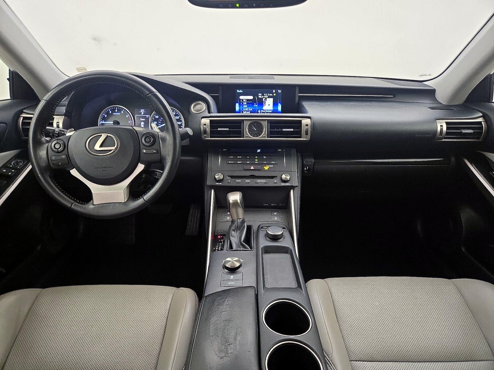 2016 Lexus IS 200t - Photo 10