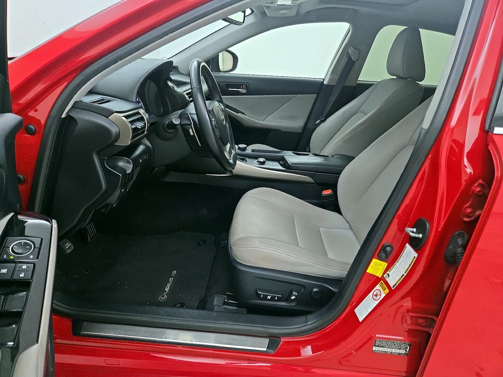 2016 Lexus IS 200t - Photo 12