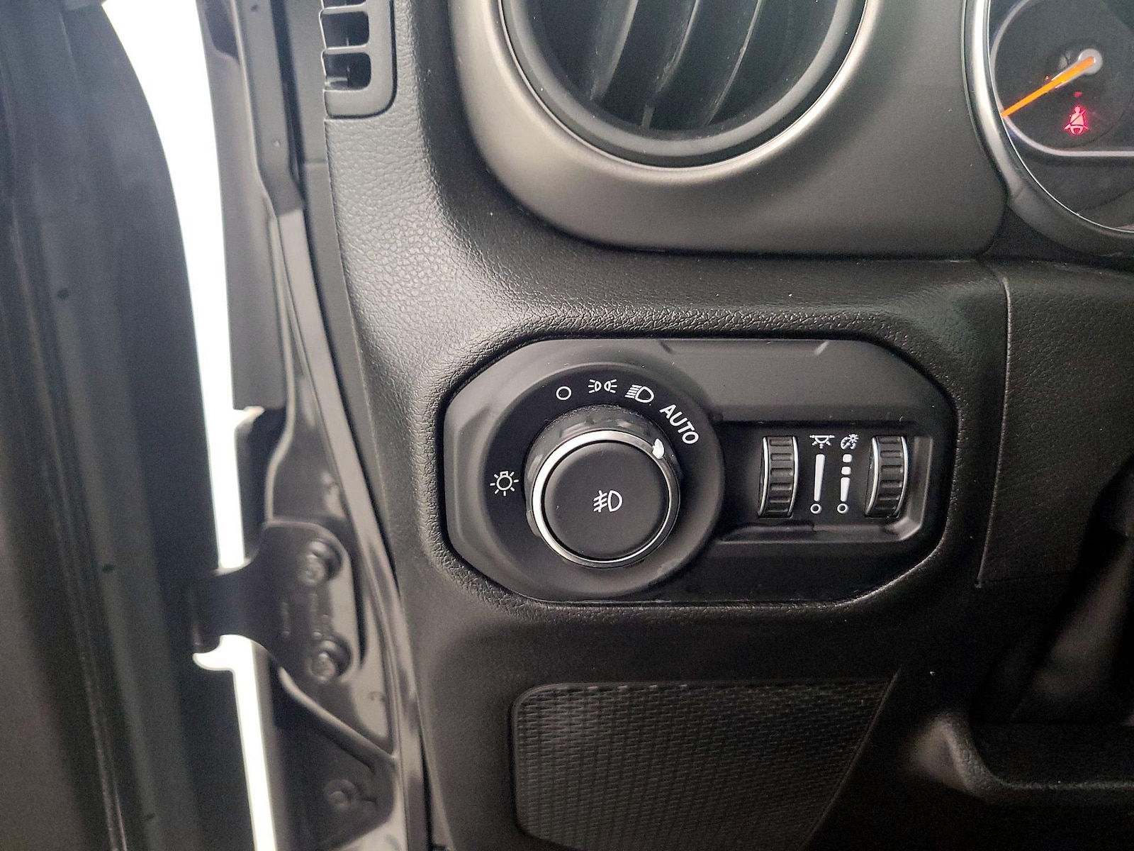 2022 Jeep Wrangler Willys - Photo 14