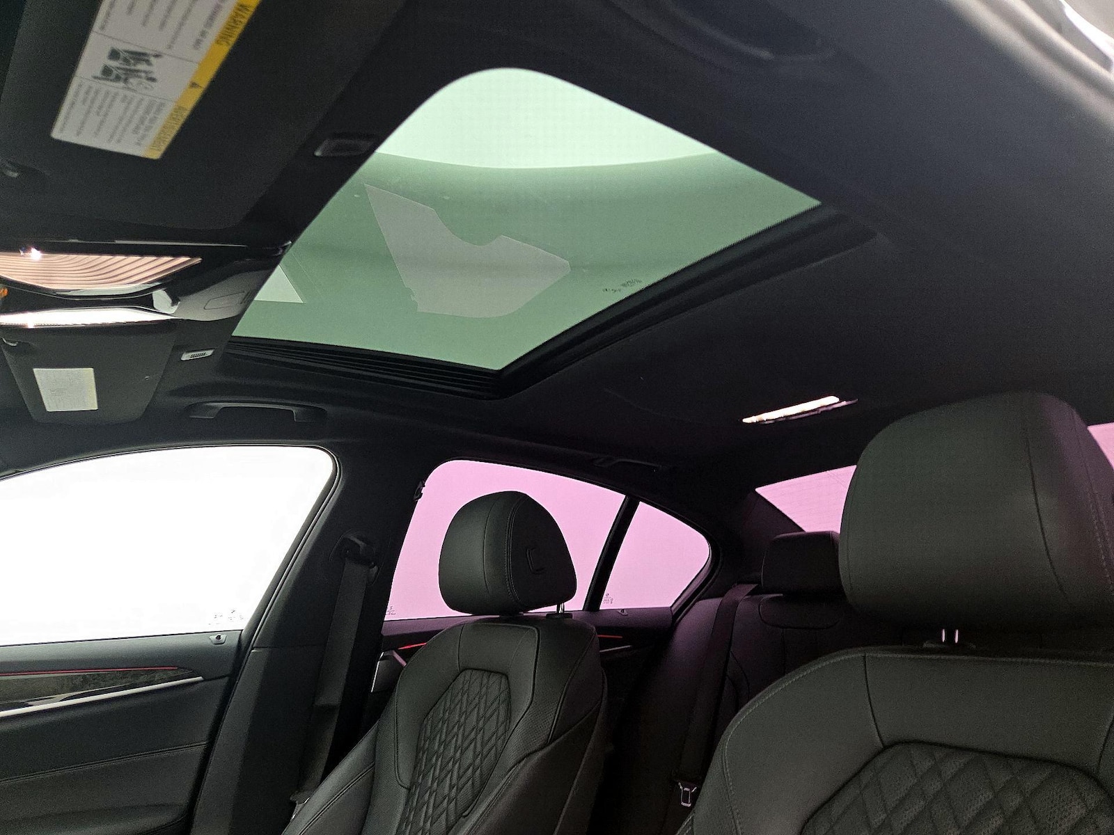 Sunroof(s) & Overhead Airbags