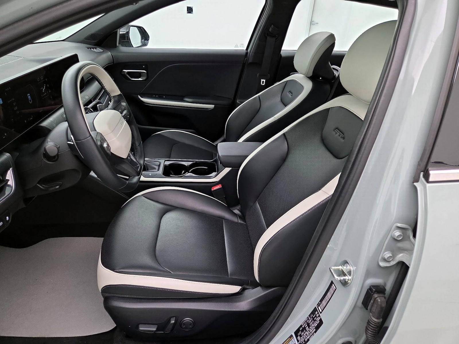 2025 Kia K4 GT-Line Turbo - Photo 12