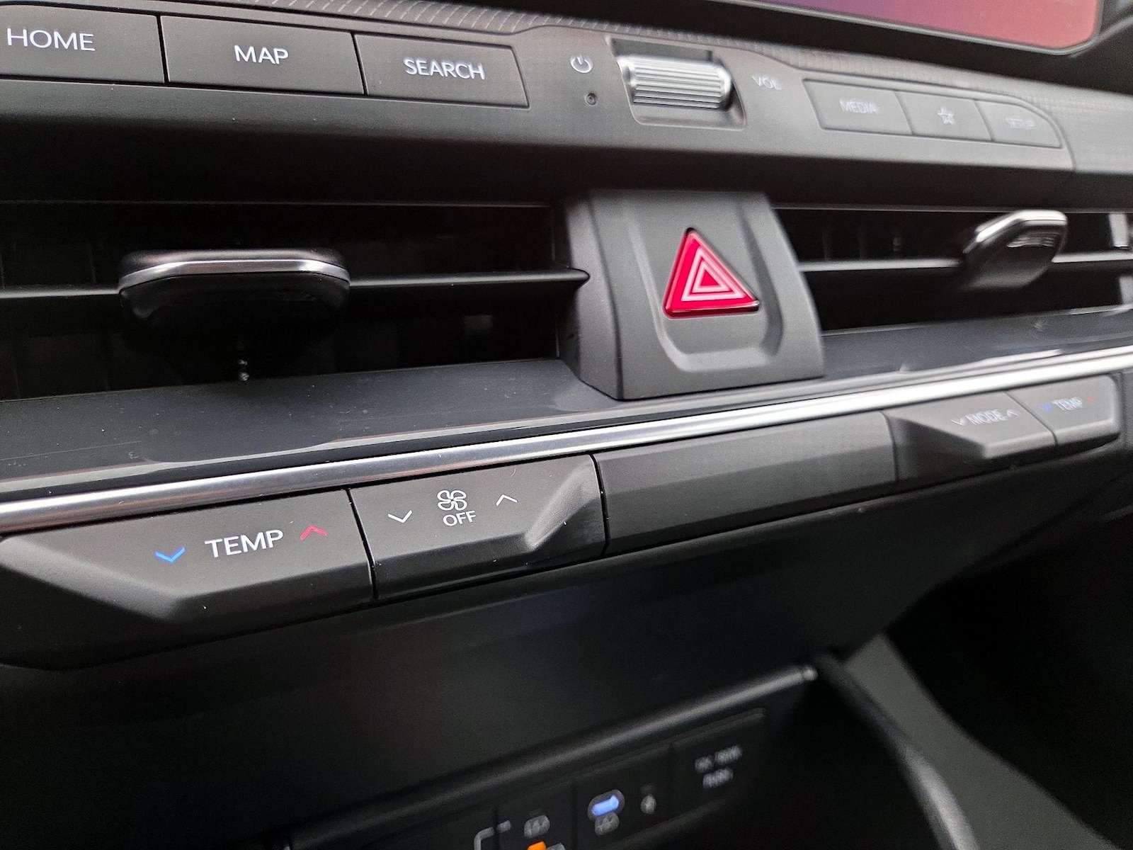 2025 Kia K4 GT-Line Turbo - Photo 18