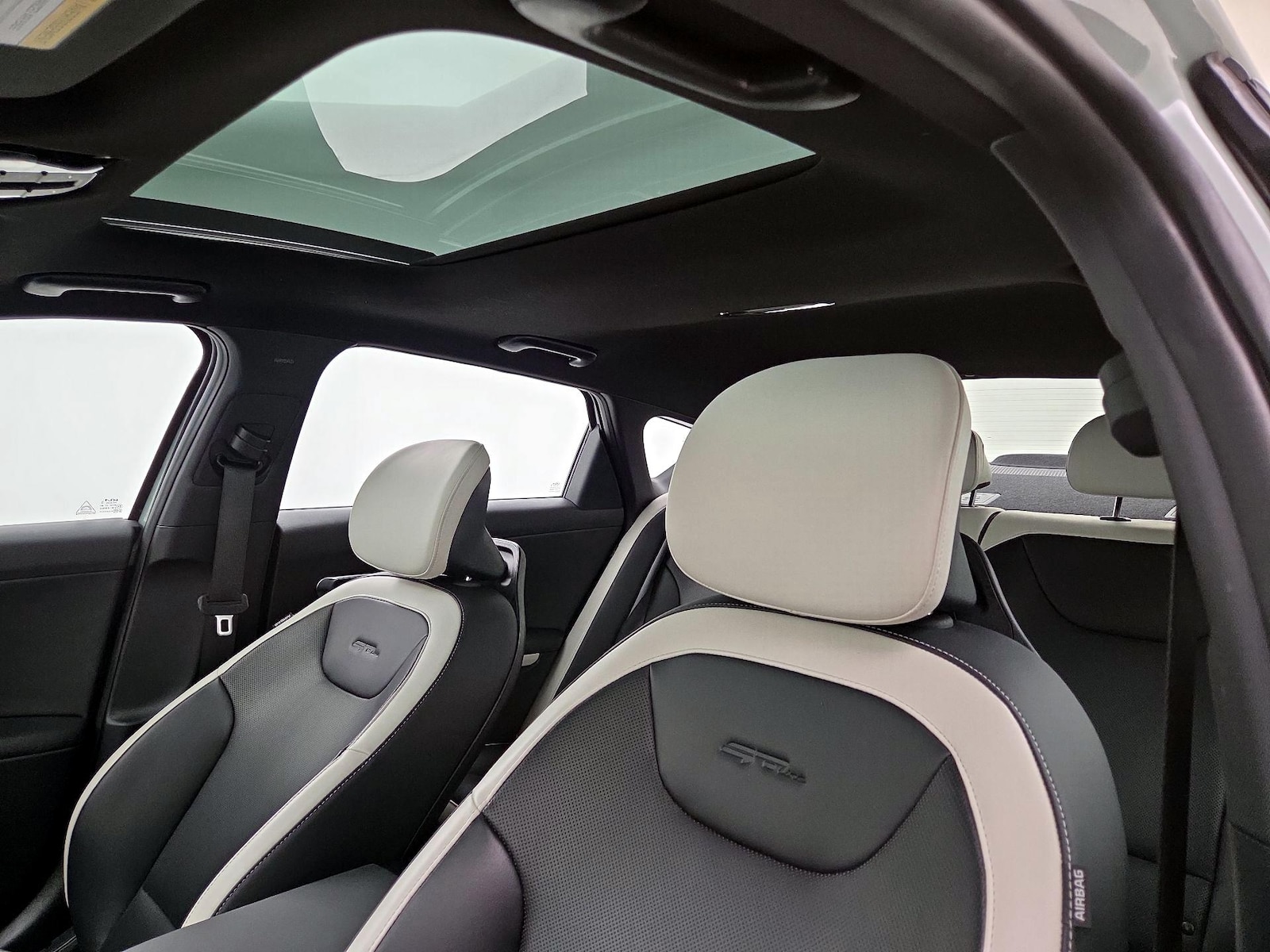 2025 Kia K4 GT-Line Turbo - Photo 21