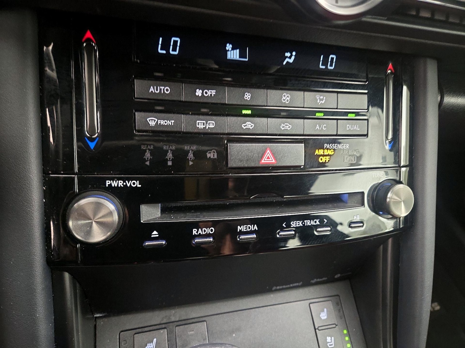 2023 Lexus IS 300 - Photo 17