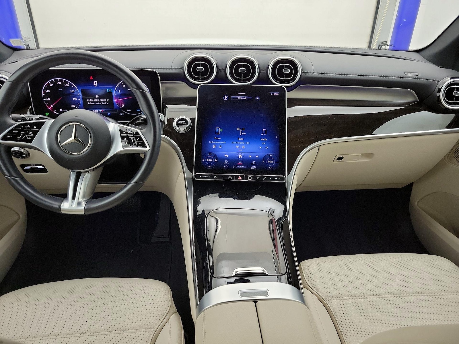 2023 Mercedes-Benz GLC GLC300 - Photo 10