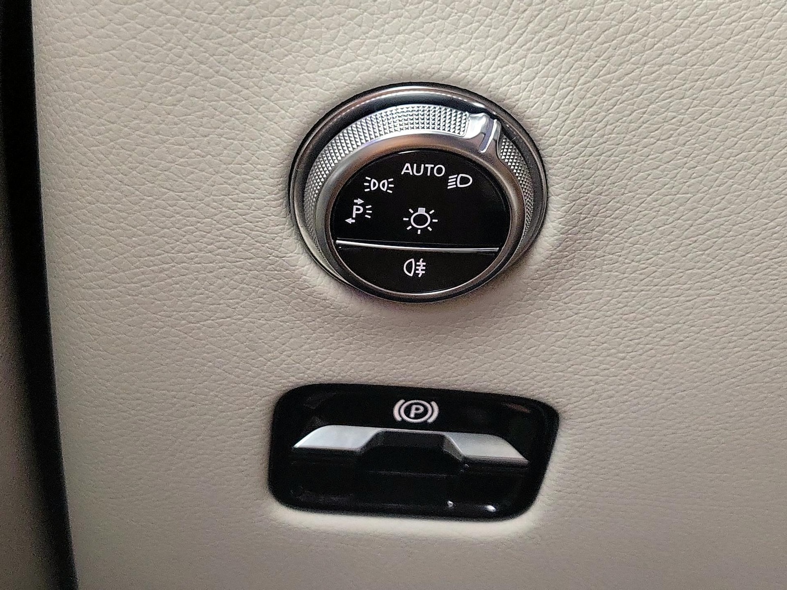 2023 Mercedes-Benz GLC GLC300 - Photo 14