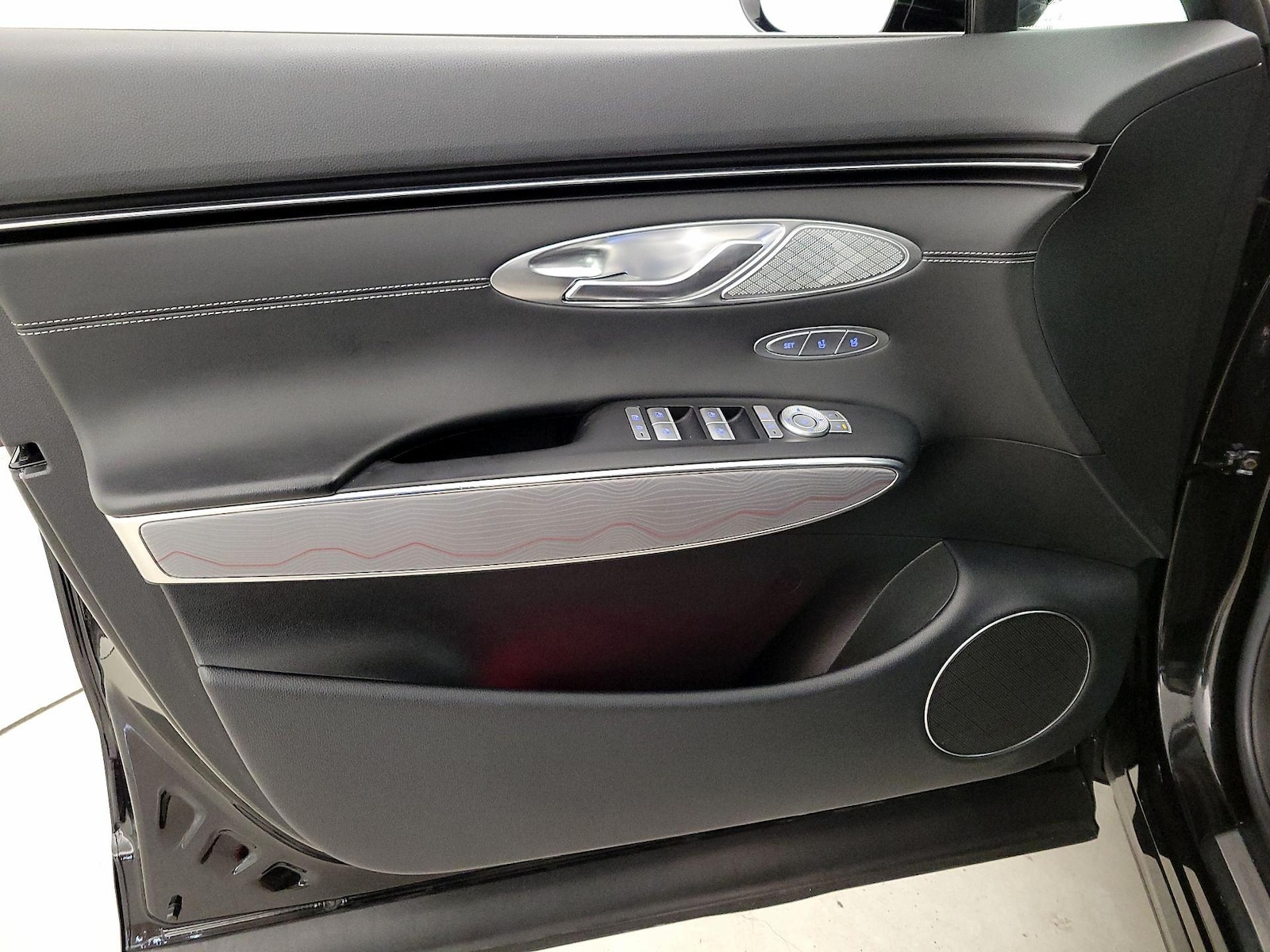 2025 GENESIS GV70 Standard - Photo 13