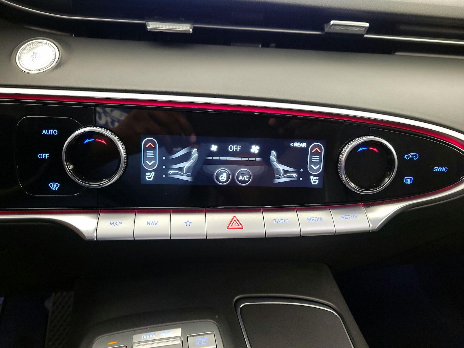 2025 GENESIS GV70 Standard - Photo 18