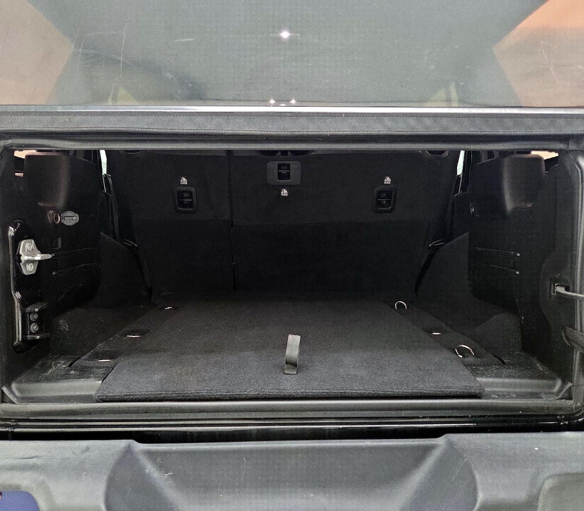Trunk/Cargo (Seats Up)